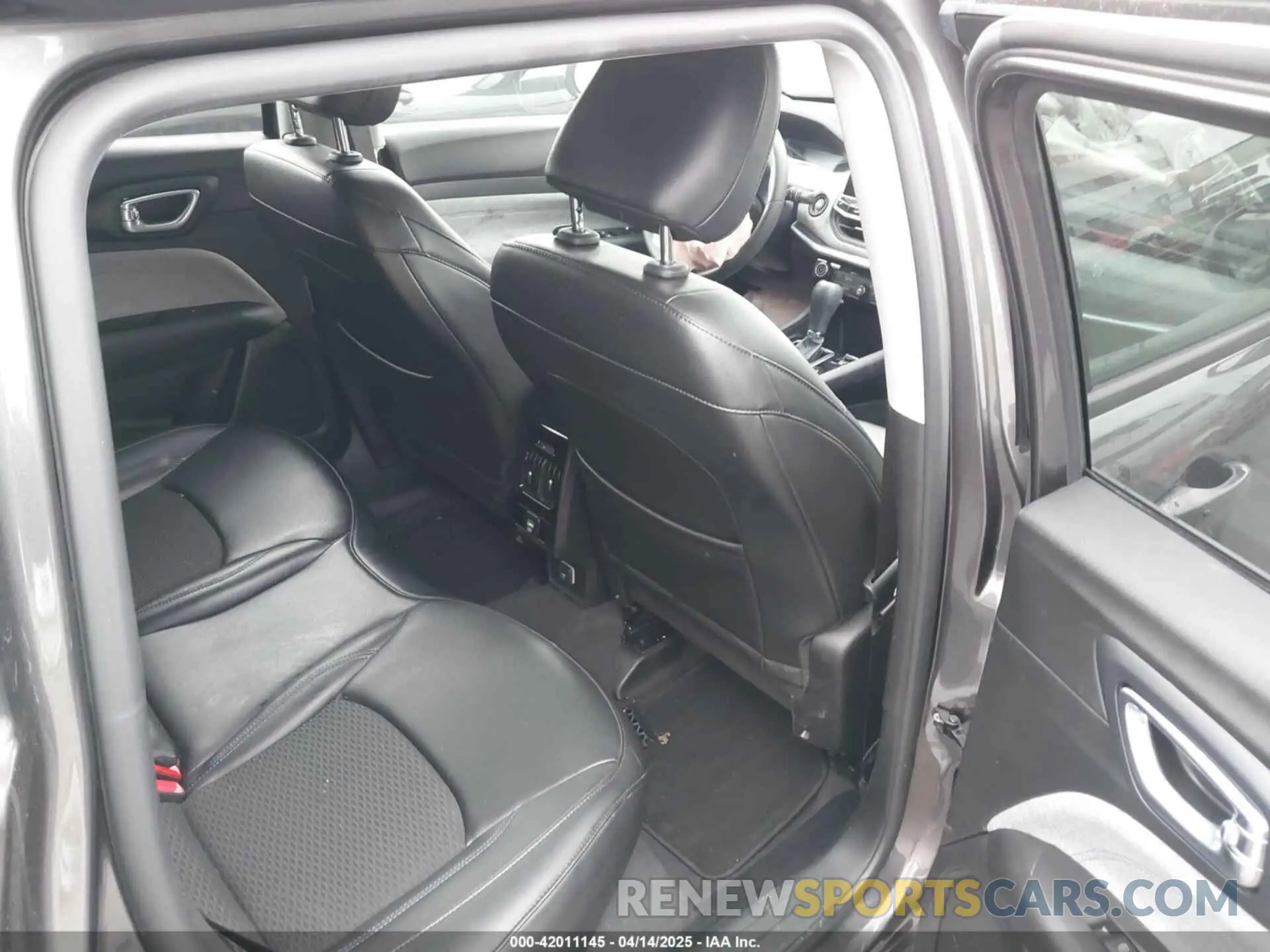 8 Photograph of a damaged car 3C4NJCBB8NT188411 JEEP COMPASS 2022