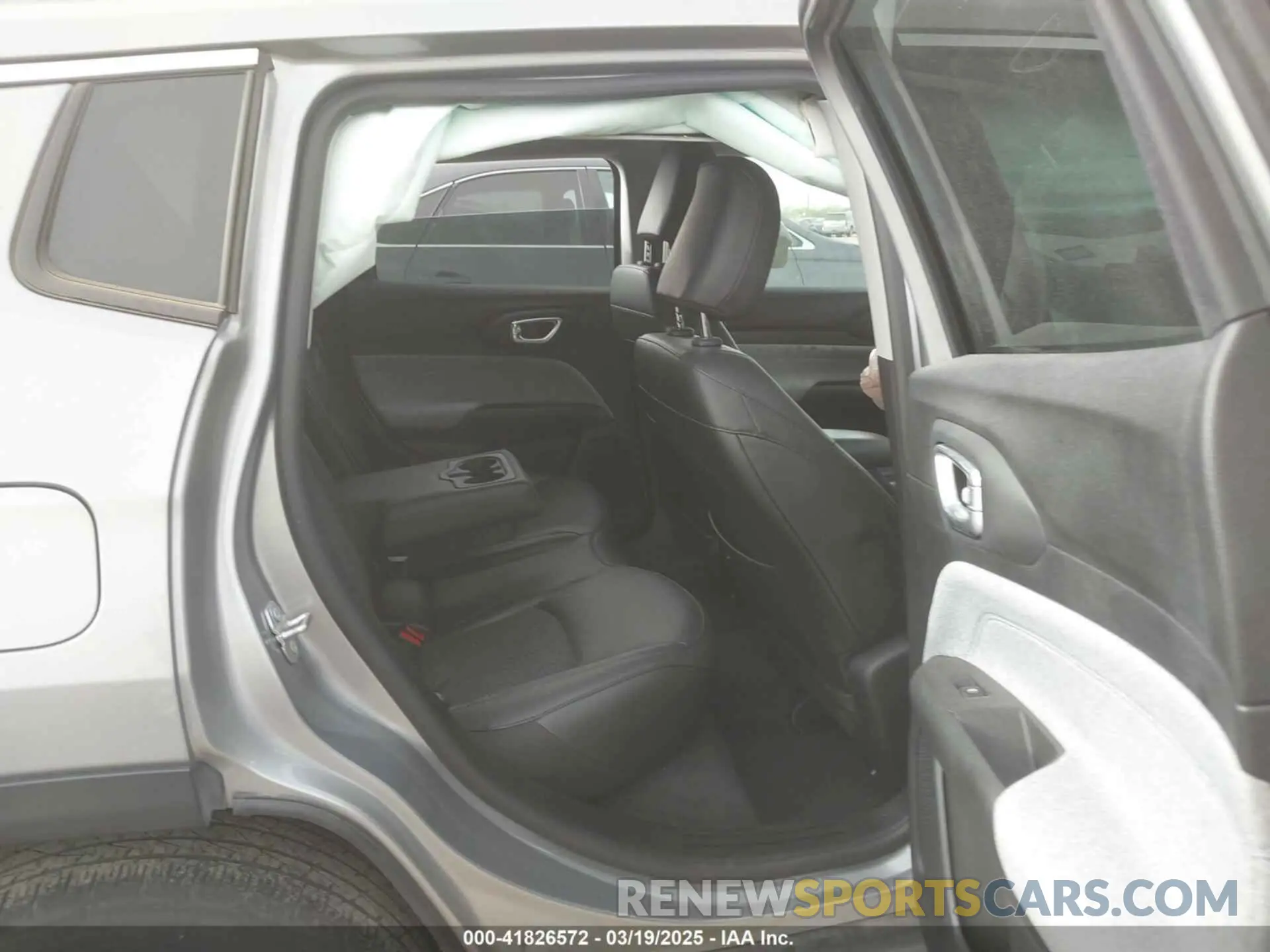8 Photograph of a damaged car 3C4NJCBB8NT204932 JEEP COMPASS 2022