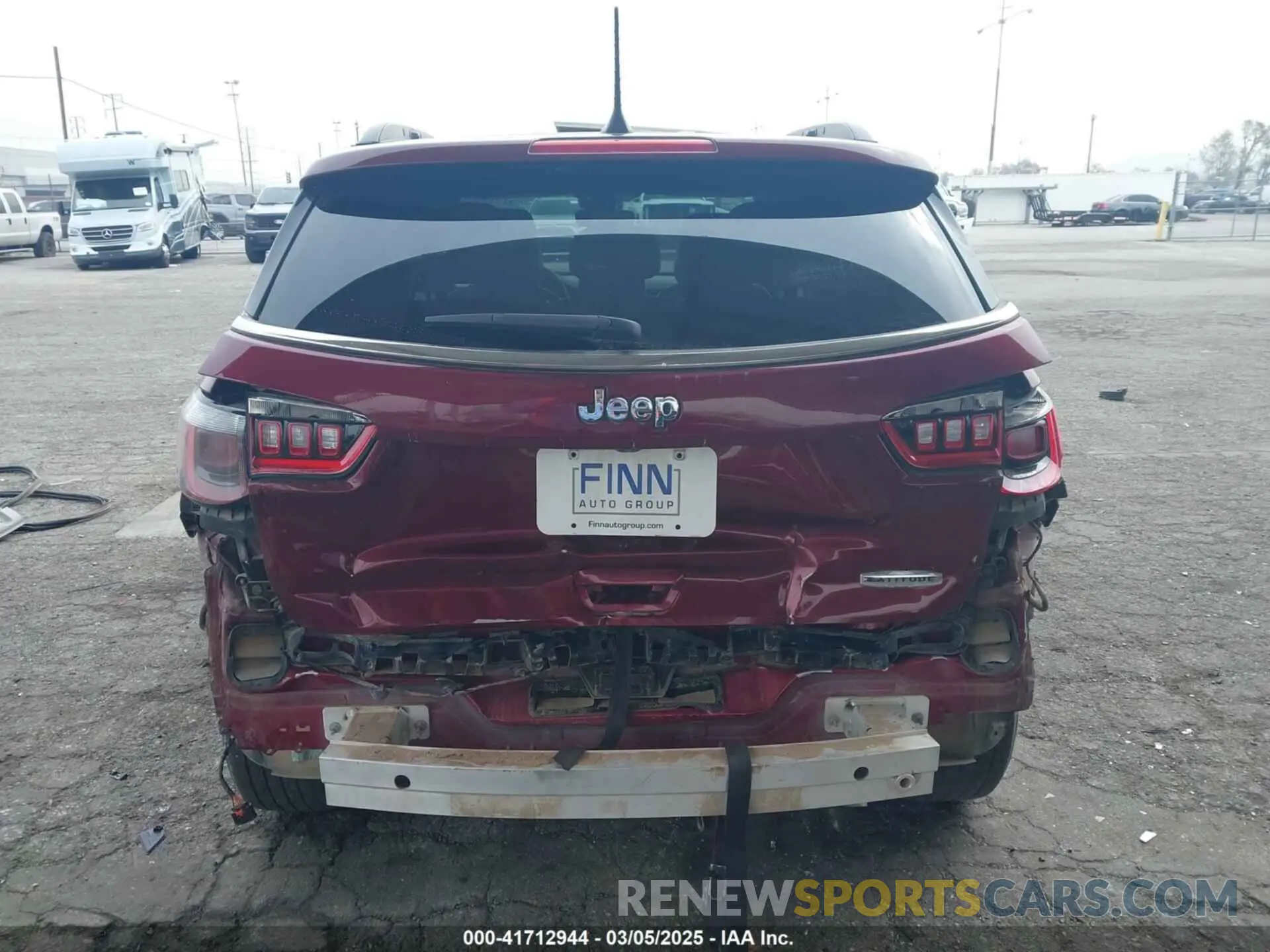 17 Photograph of a damaged car 3C4NJCBB8NT218393 JEEP COMPASS 2022
