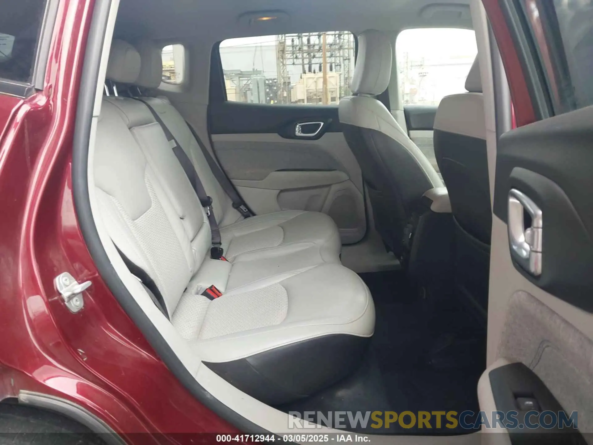 8 Photograph of a damaged car 3C4NJCBB8NT218393 JEEP COMPASS 2022