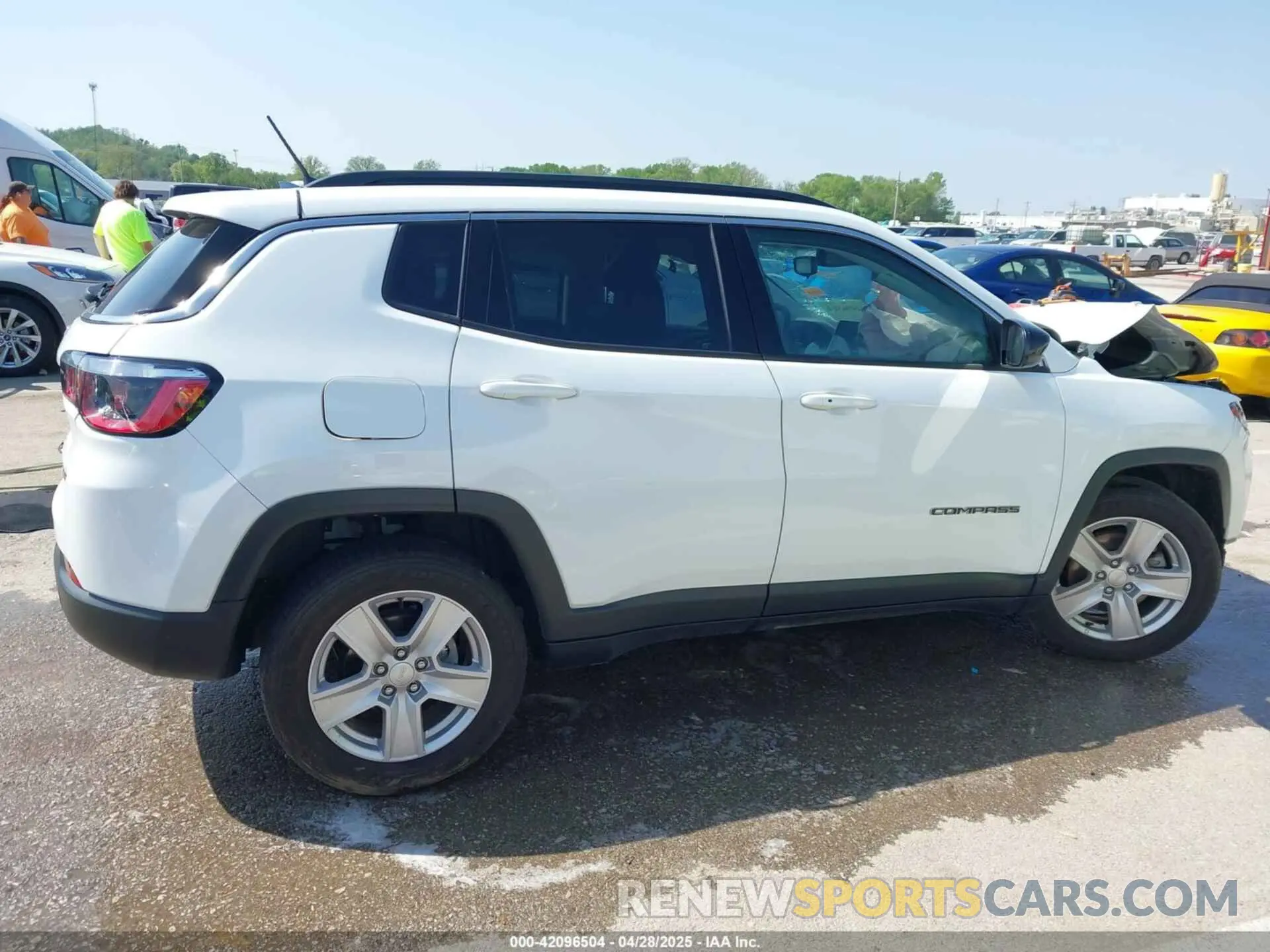12 Photograph of a damaged car 3C4NJCBB8NT219365 JEEP COMPASS 2022