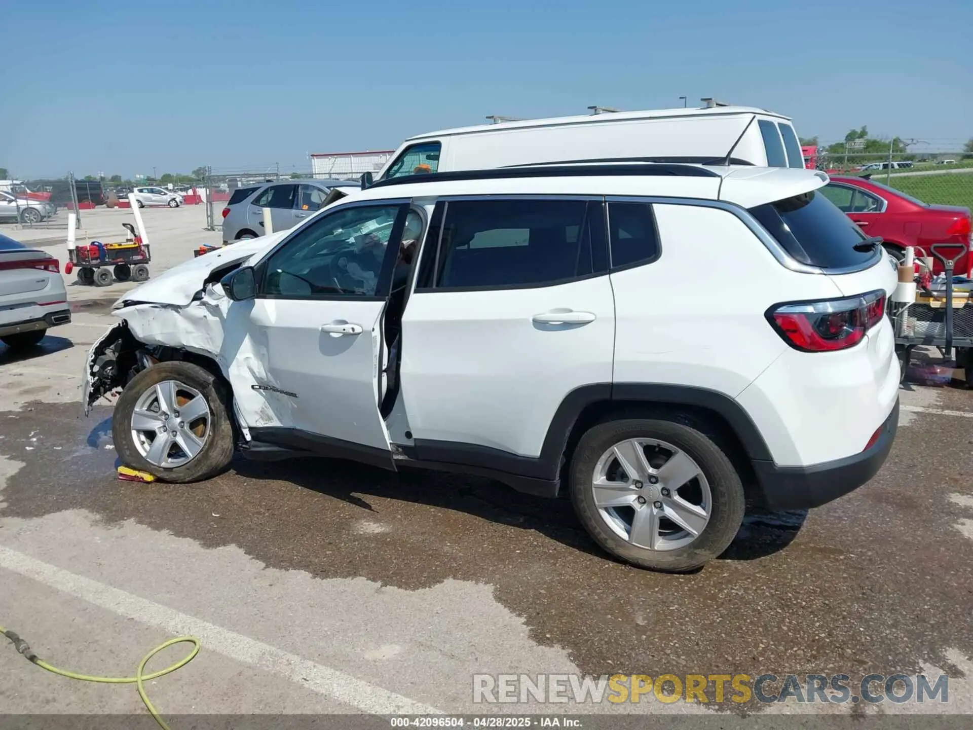 13 Photograph of a damaged car 3C4NJCBB8NT219365 JEEP COMPASS 2022