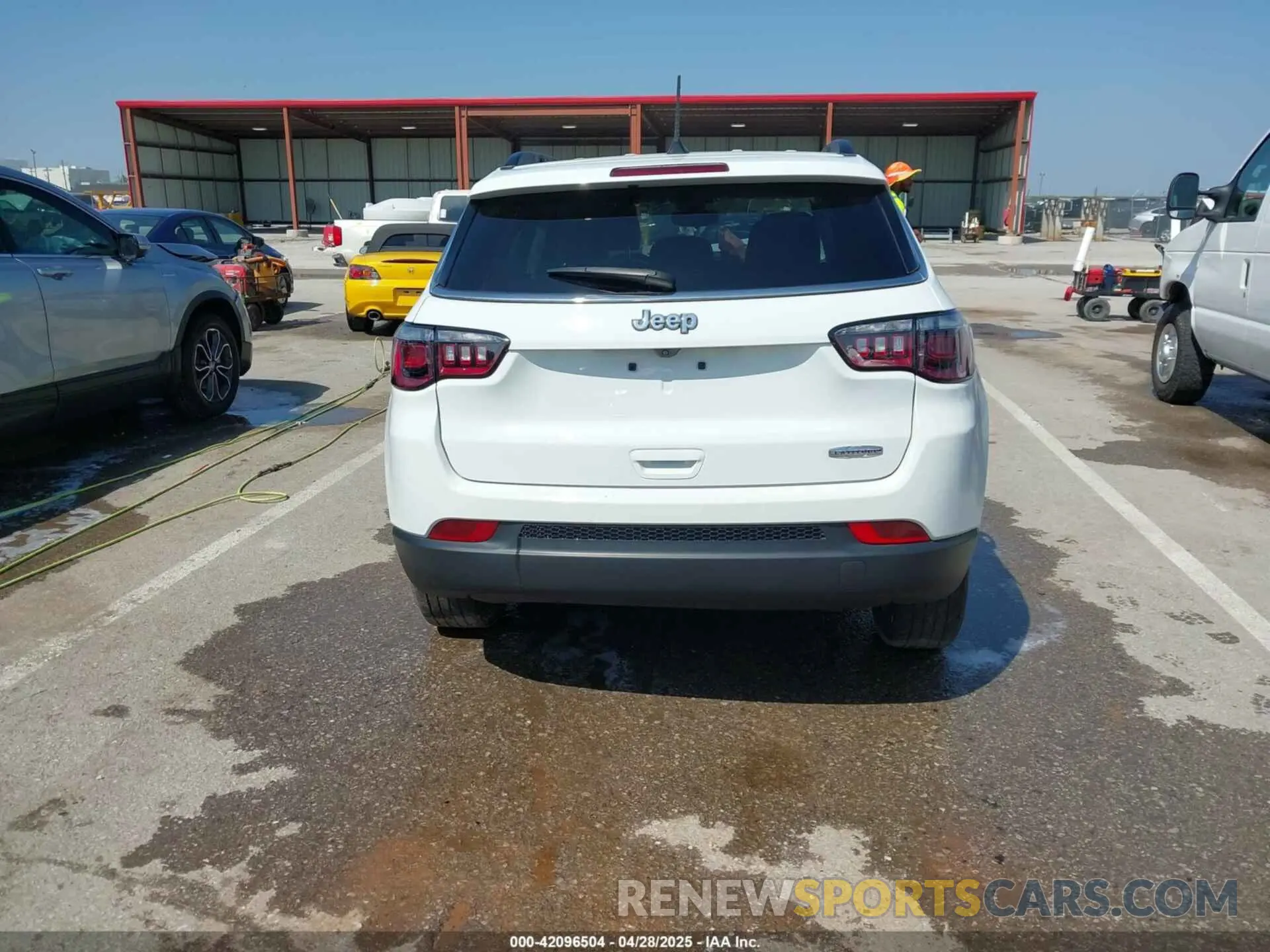 15 Photograph of a damaged car 3C4NJCBB8NT219365 JEEP COMPASS 2022