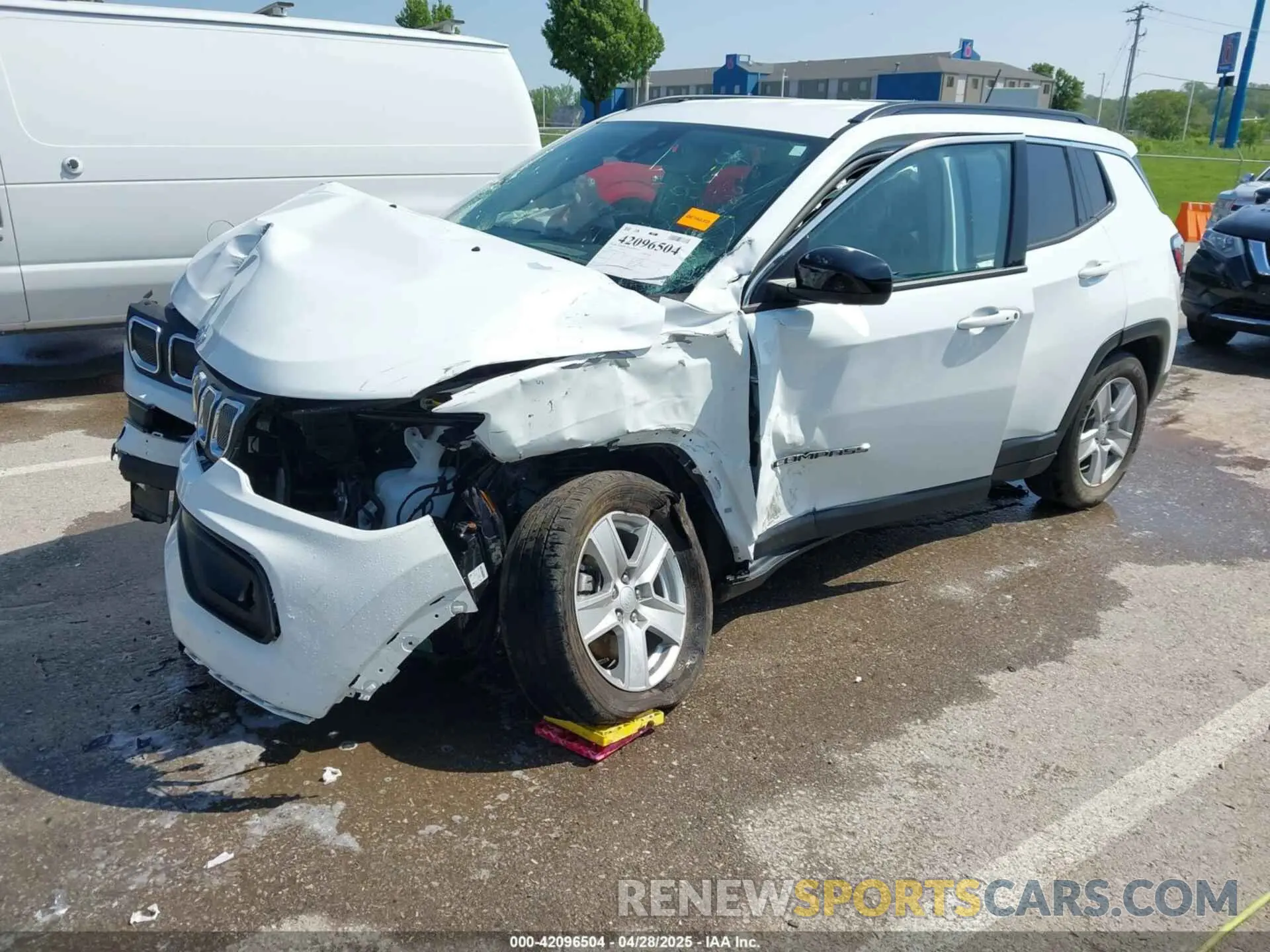 2 Photograph of a damaged car 3C4NJCBB8NT219365 JEEP COMPASS 2022