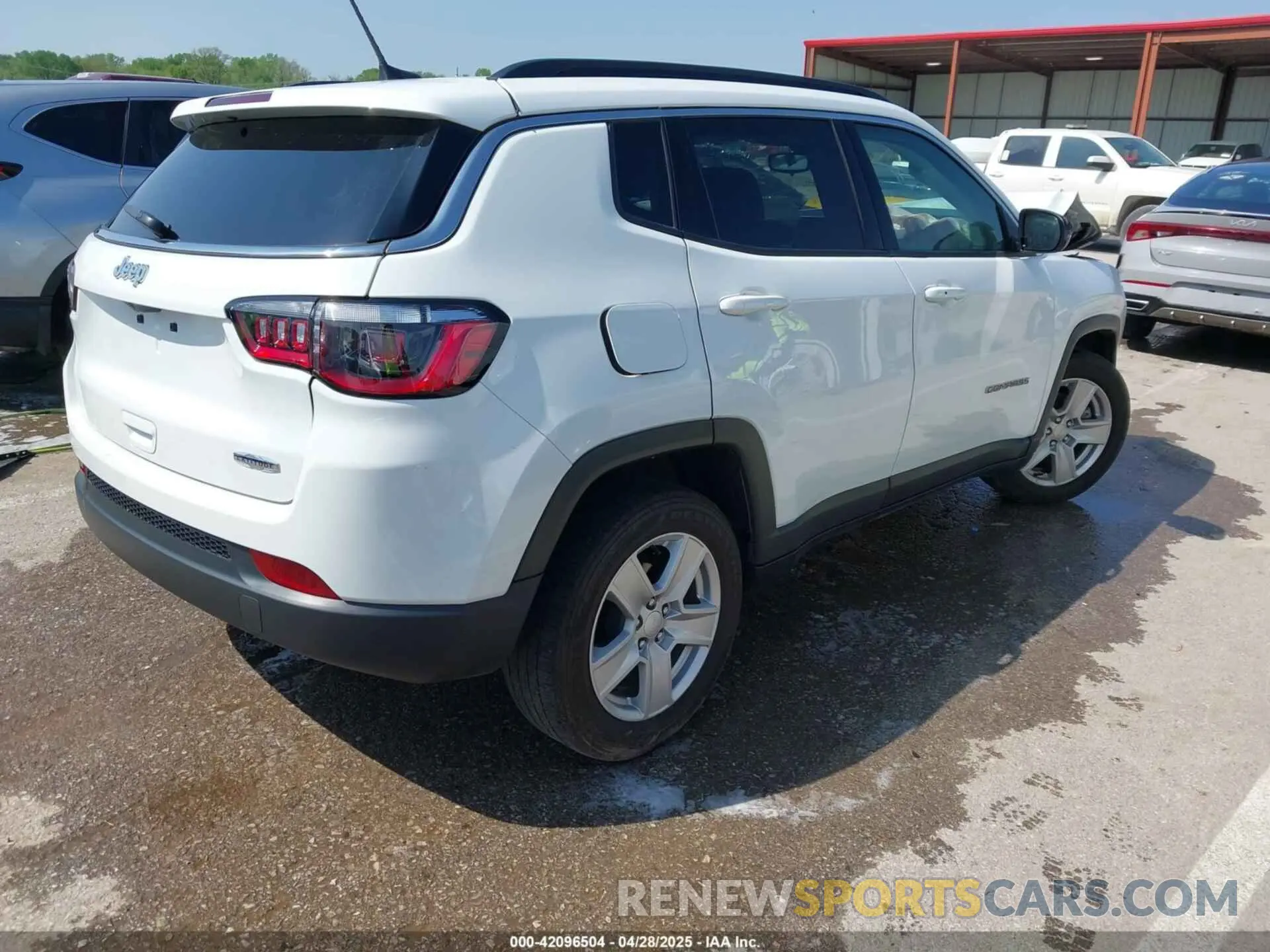 4 Photograph of a damaged car 3C4NJCBB8NT219365 JEEP COMPASS 2022