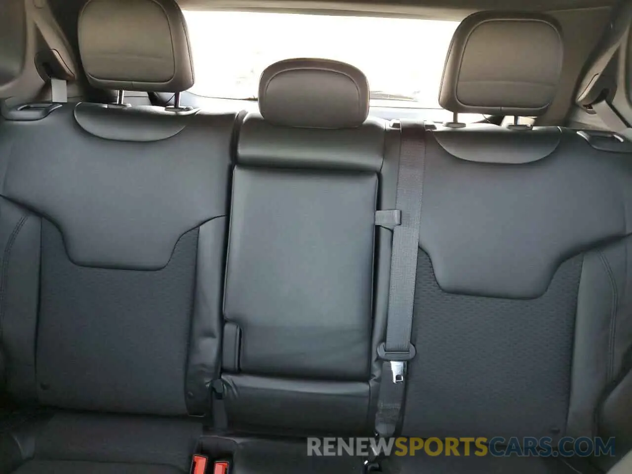 10 Photograph of a damaged car 3C4NJCBB8NT234318 JEEP COMPASS 2022
