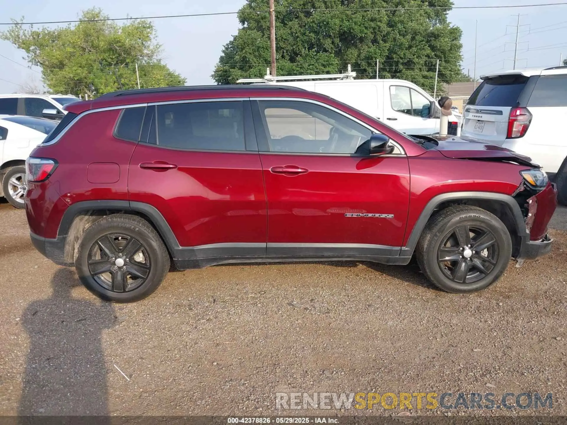 13 Photograph of a damaged car 3C4NJCBB9NT109506 JEEP COMPASS 2022