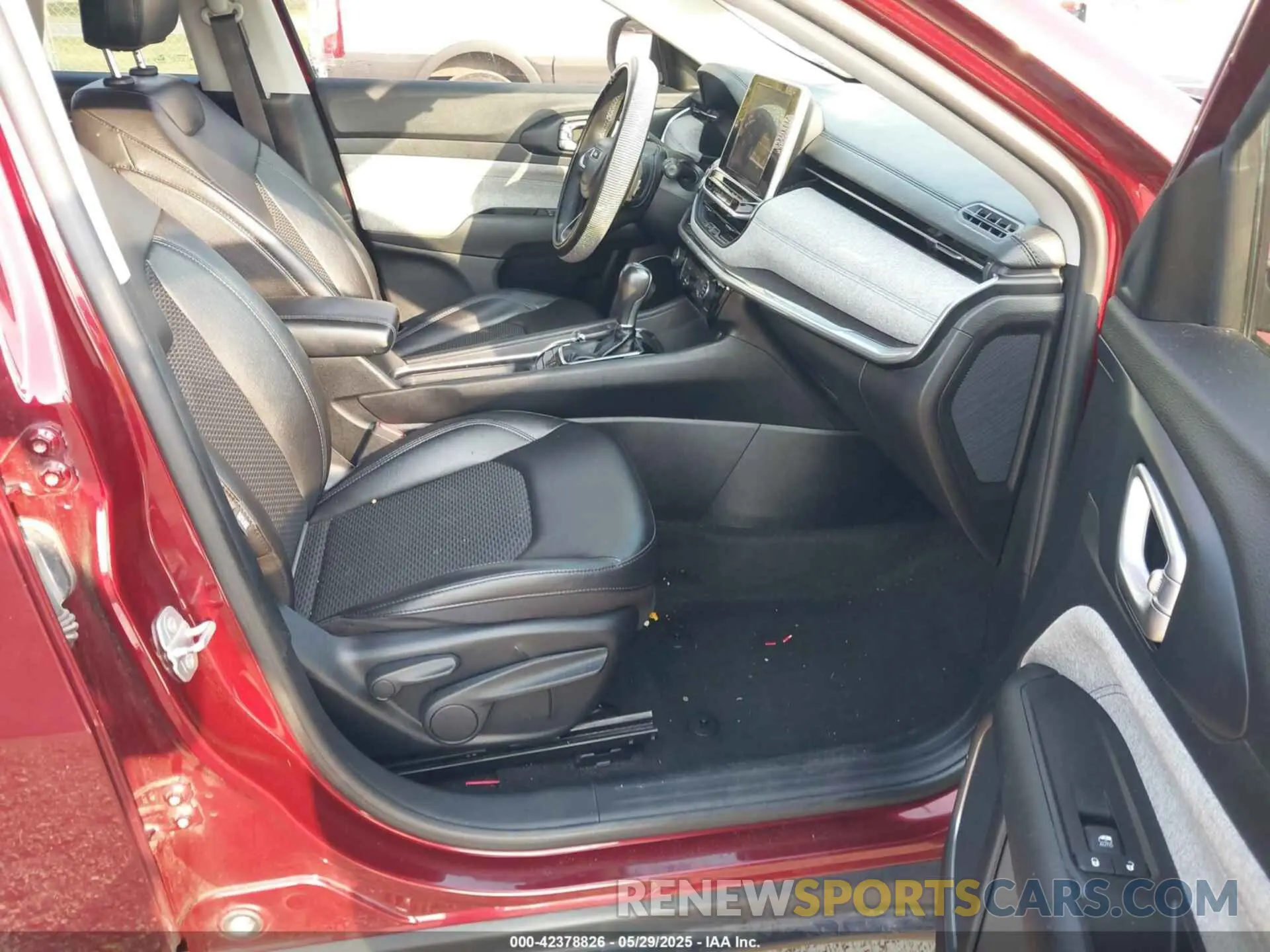 5 Photograph of a damaged car 3C4NJCBB9NT109506 JEEP COMPASS 2022
