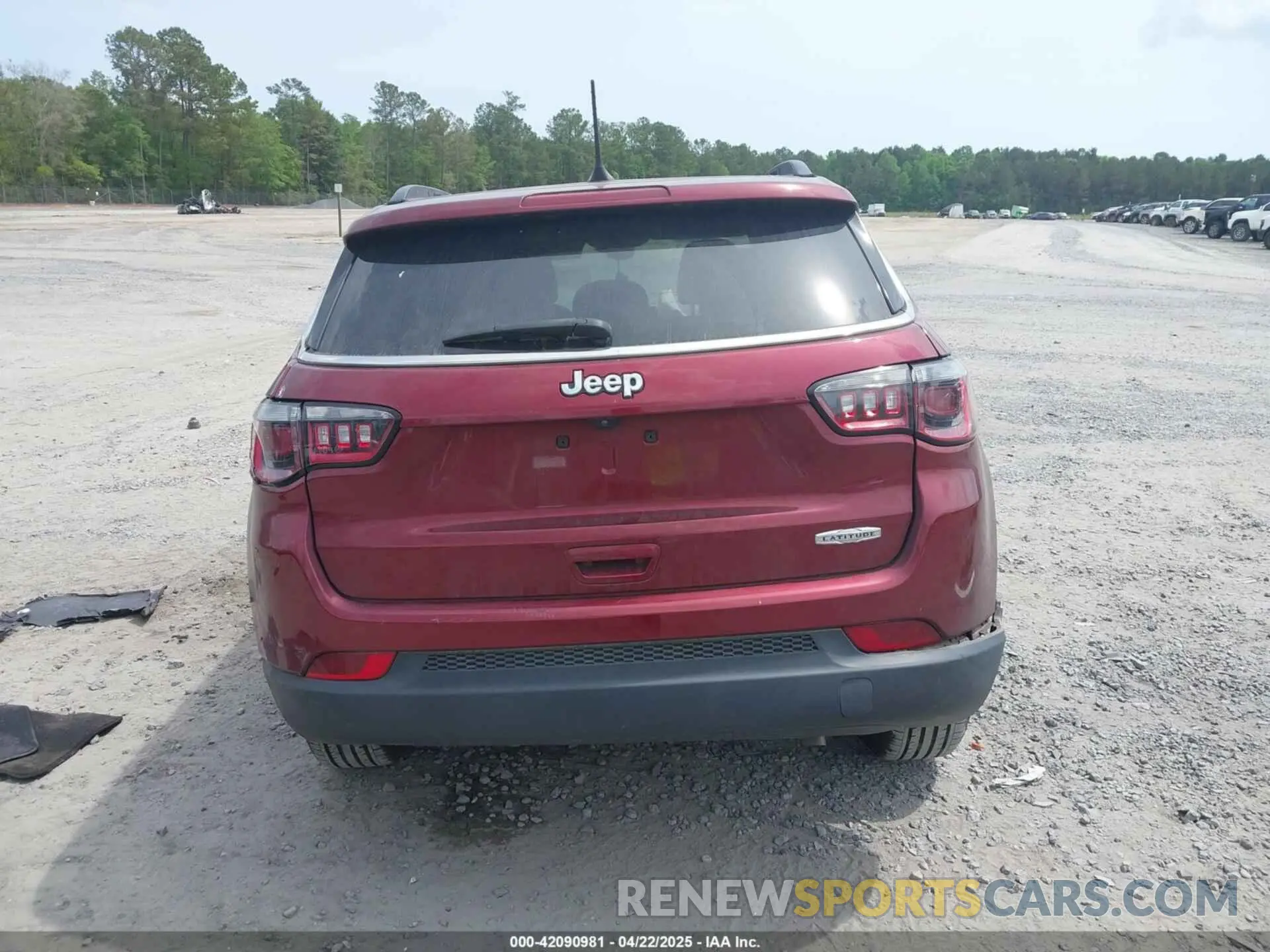 17 Photograph of a damaged car 3C4NJCBB9NT187445 JEEP COMPASS 2022