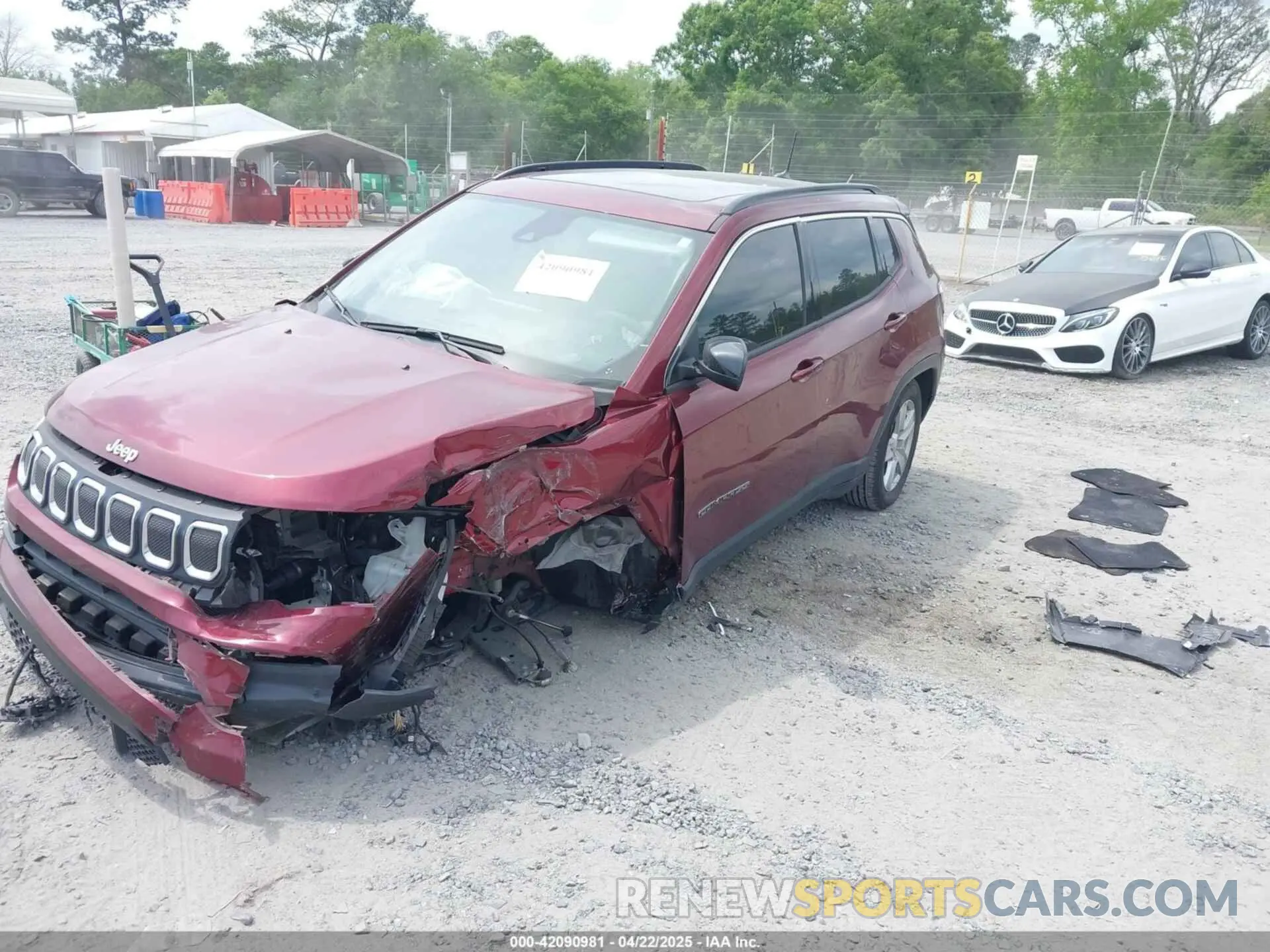2 Photograph of a damaged car 3C4NJCBB9NT187445 JEEP COMPASS 2022