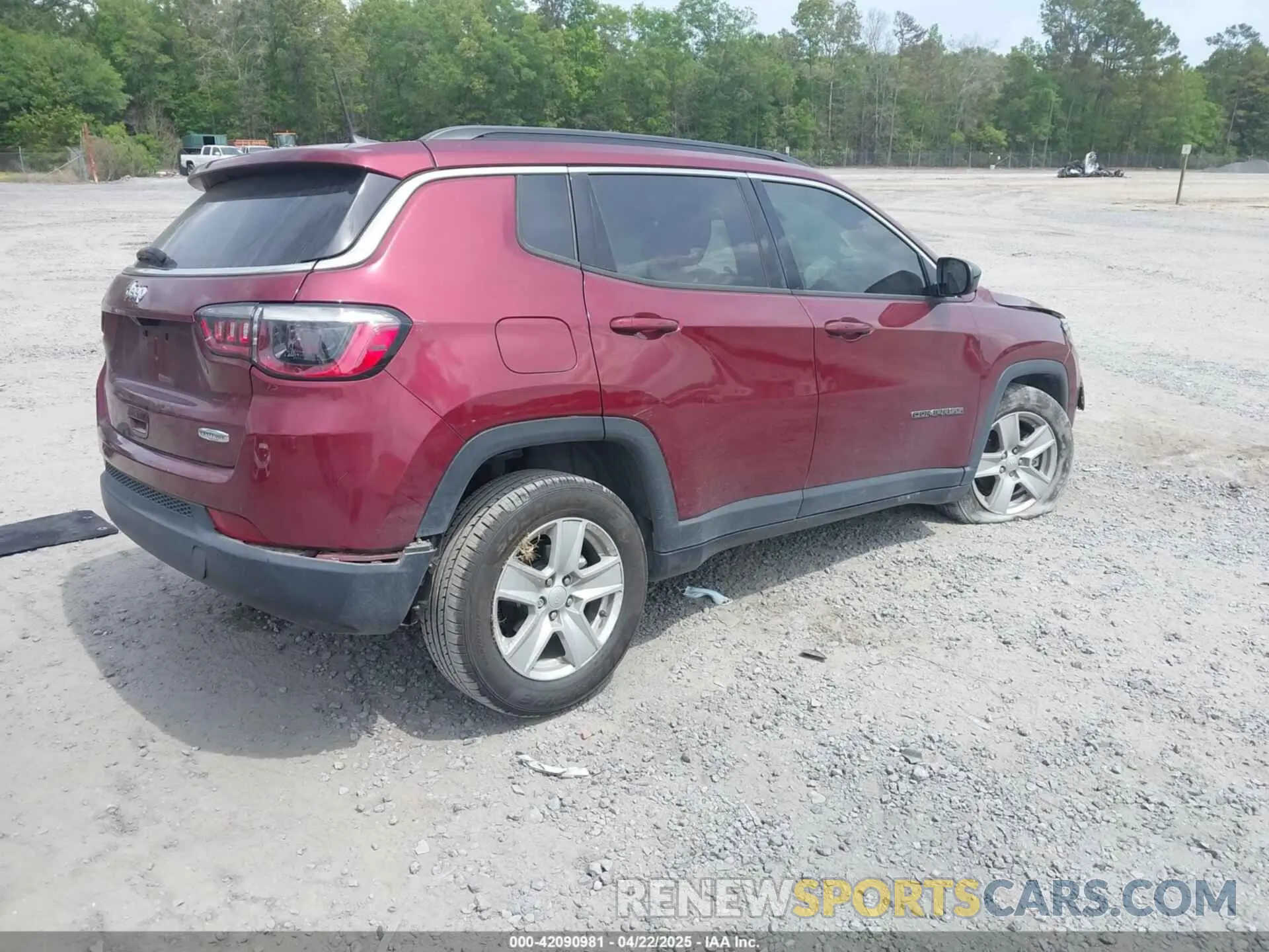 4 Photograph of a damaged car 3C4NJCBB9NT187445 JEEP COMPASS 2022