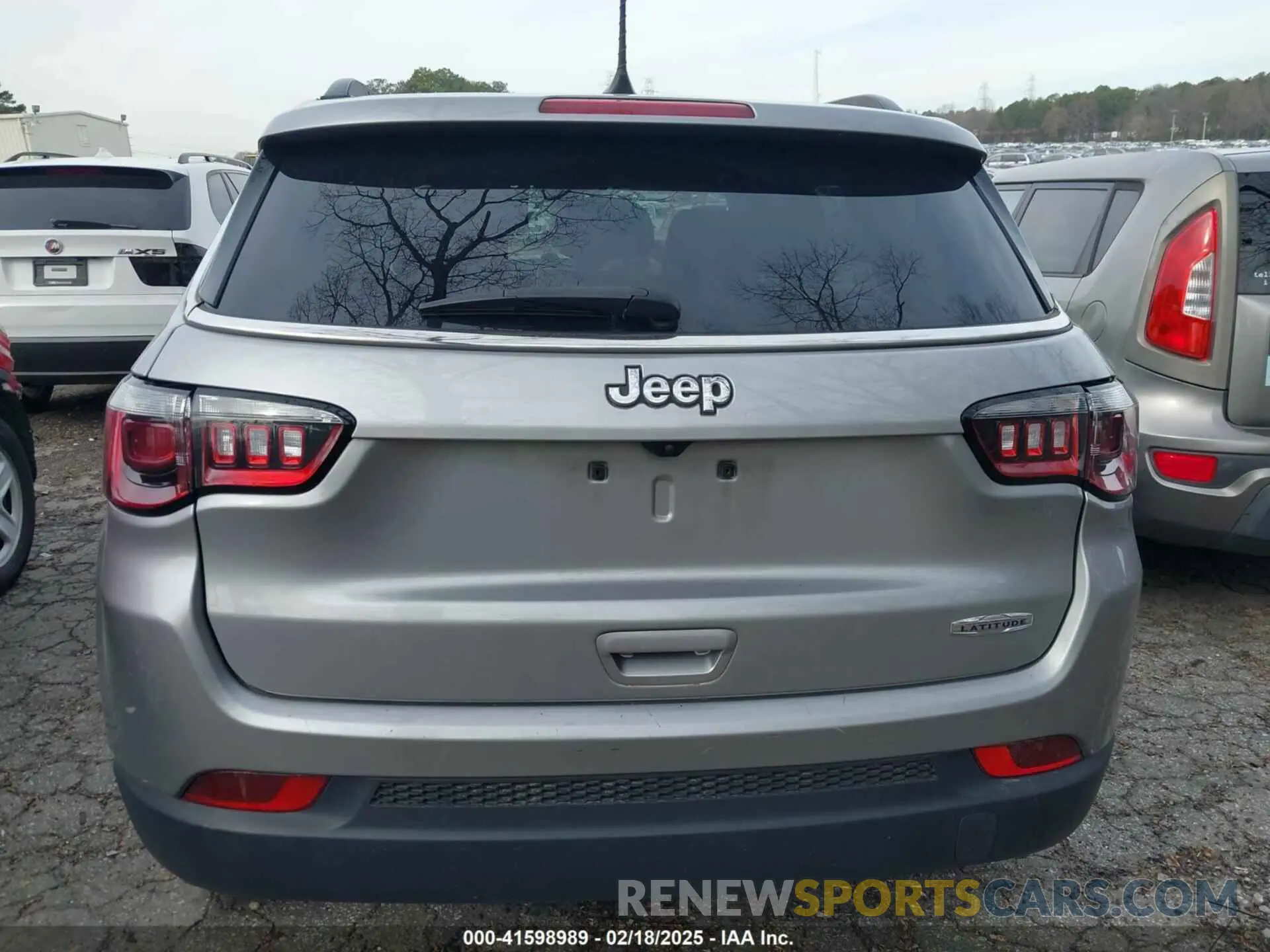 16 Photograph of a damaged car 3C4NJCBB9NT192399 JEEP COMPASS 2022
