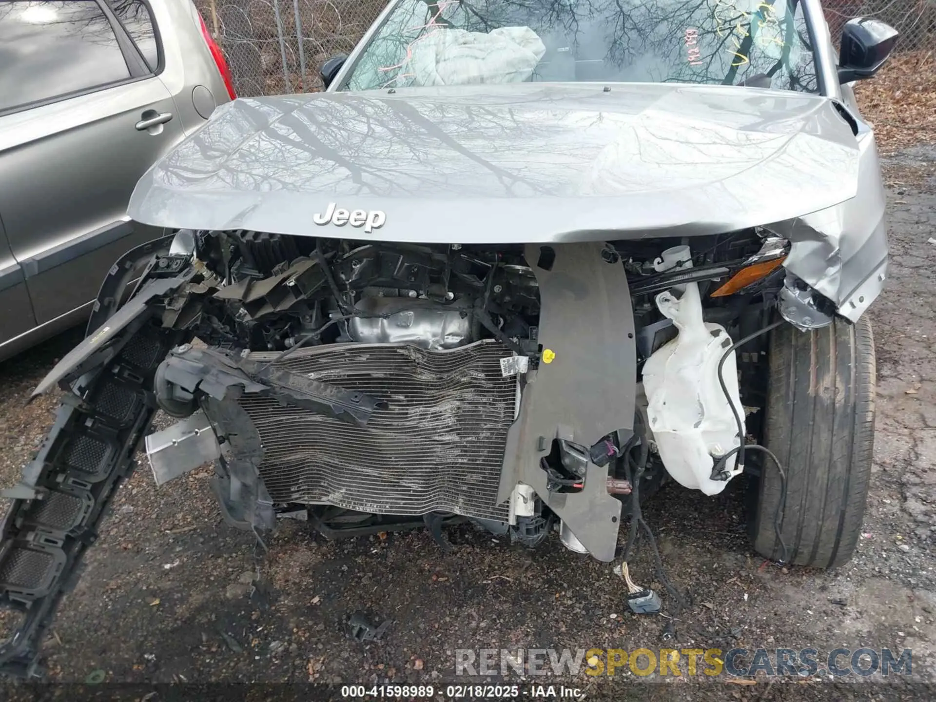 17 Photograph of a damaged car 3C4NJCBB9NT192399 JEEP COMPASS 2022