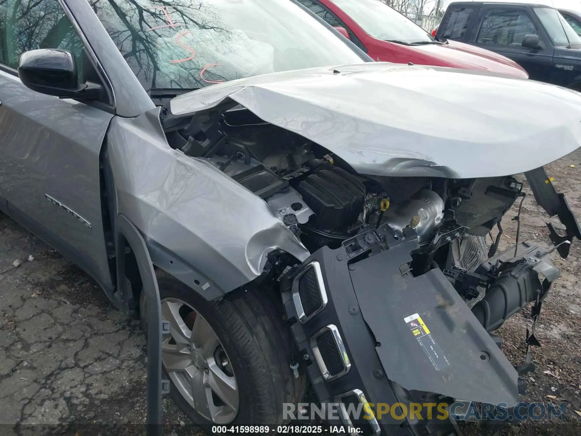 18 Photograph of a damaged car 3C4NJCBB9NT192399 JEEP COMPASS 2022