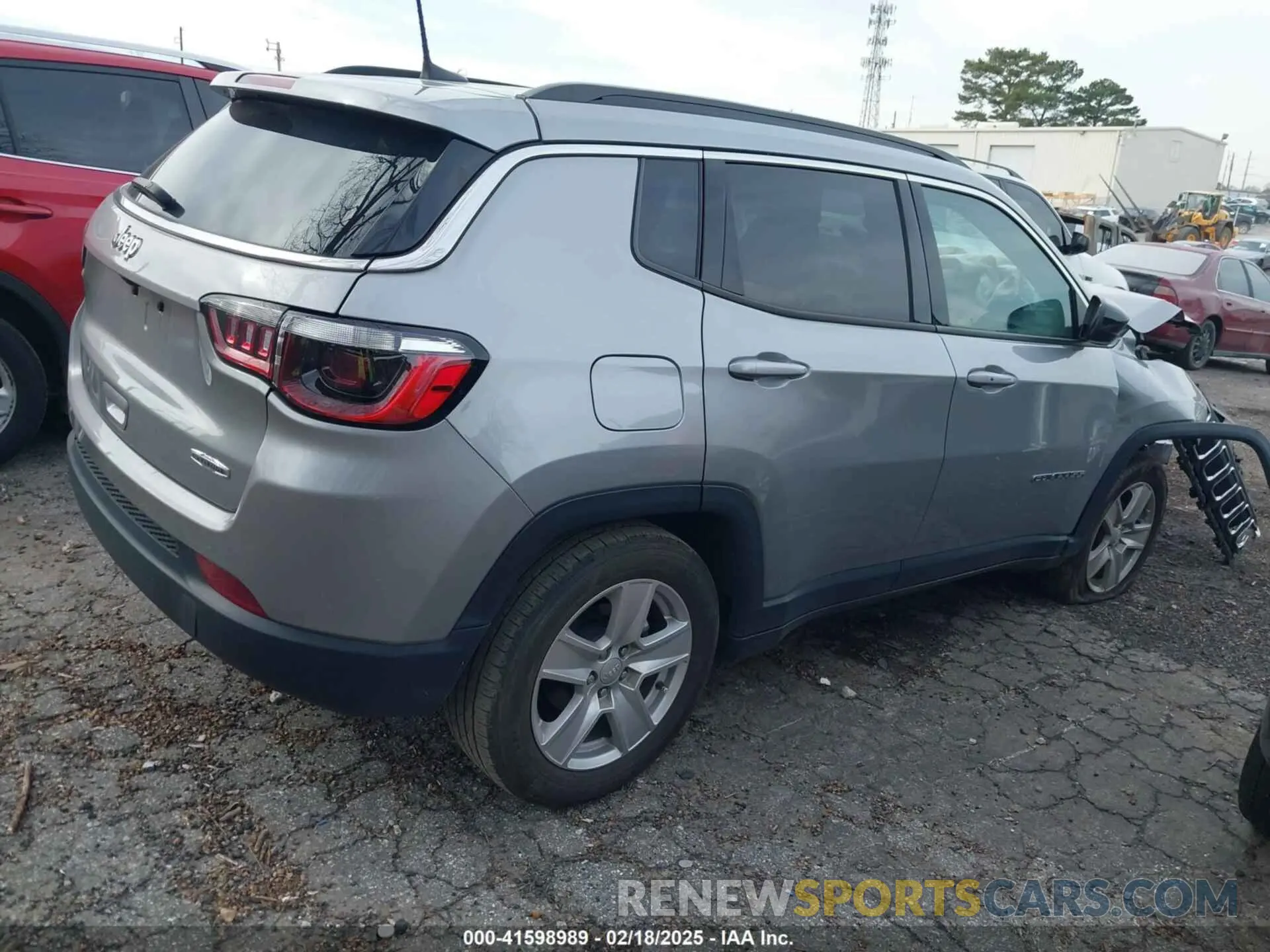 4 Photograph of a damaged car 3C4NJCBB9NT192399 JEEP COMPASS 2022