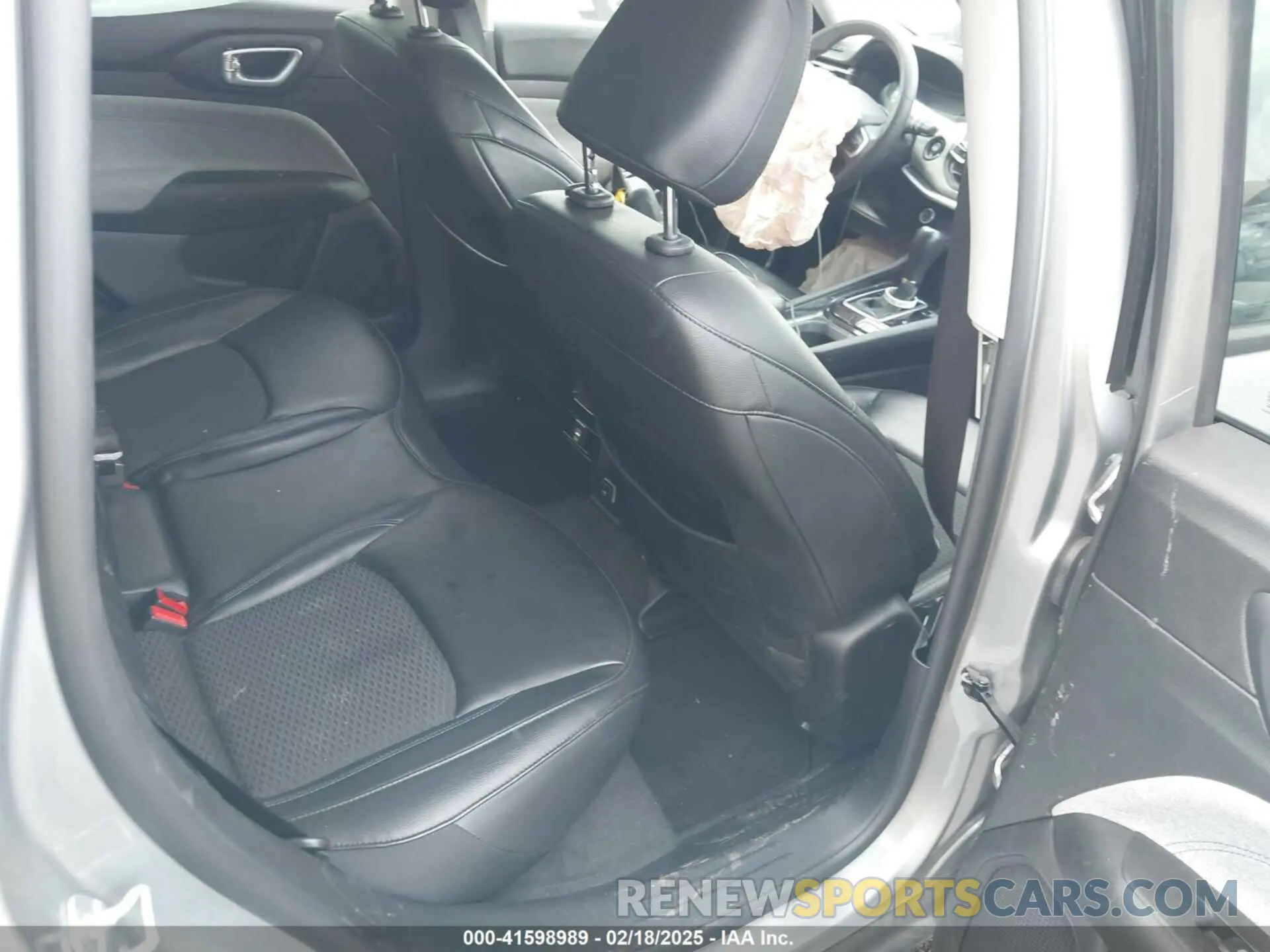 8 Photograph of a damaged car 3C4NJCBB9NT192399 JEEP COMPASS 2022