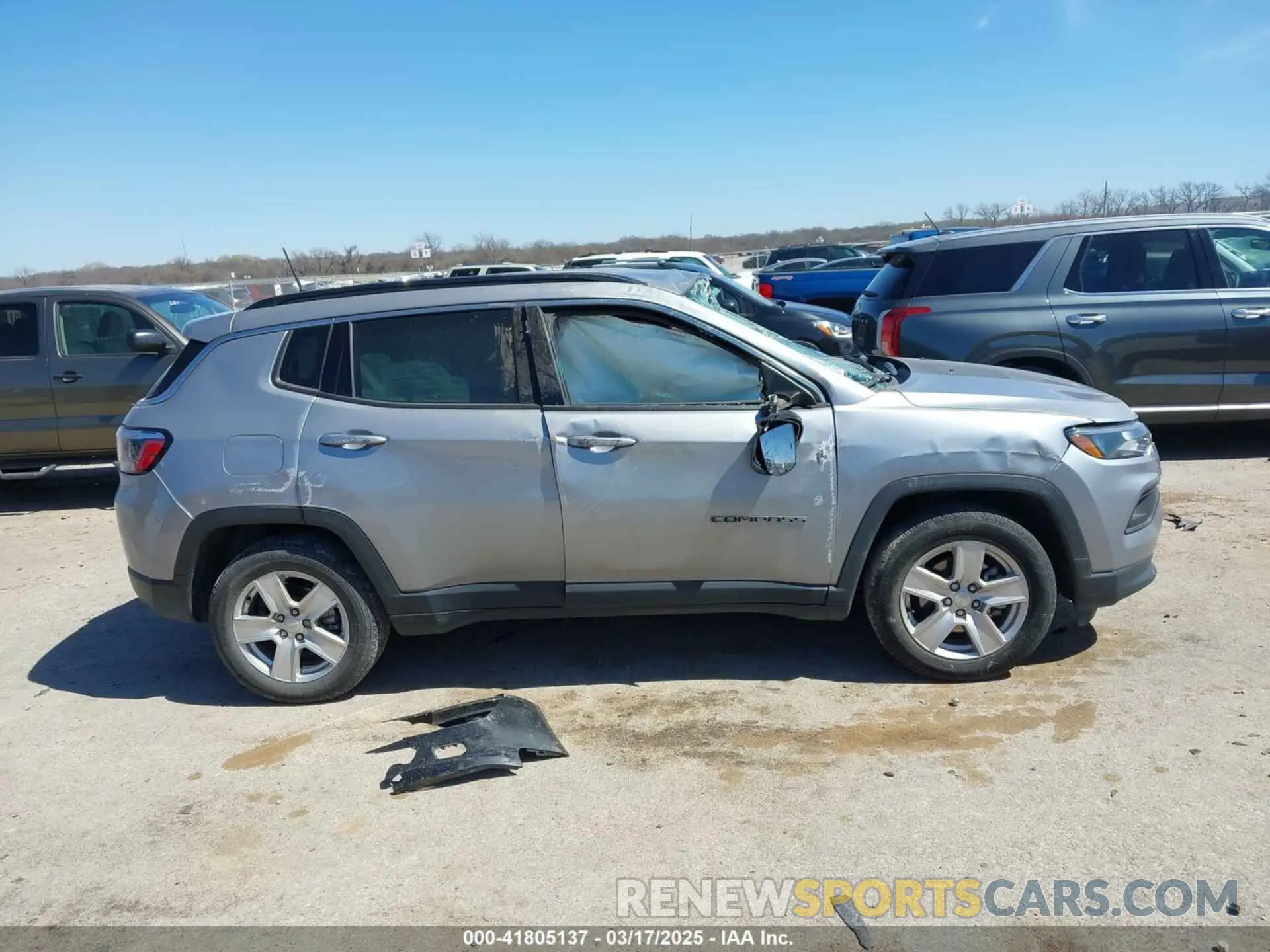 13 Photograph of a damaged car 3C4NJCBB9NT192421 JEEP COMPASS 2022
