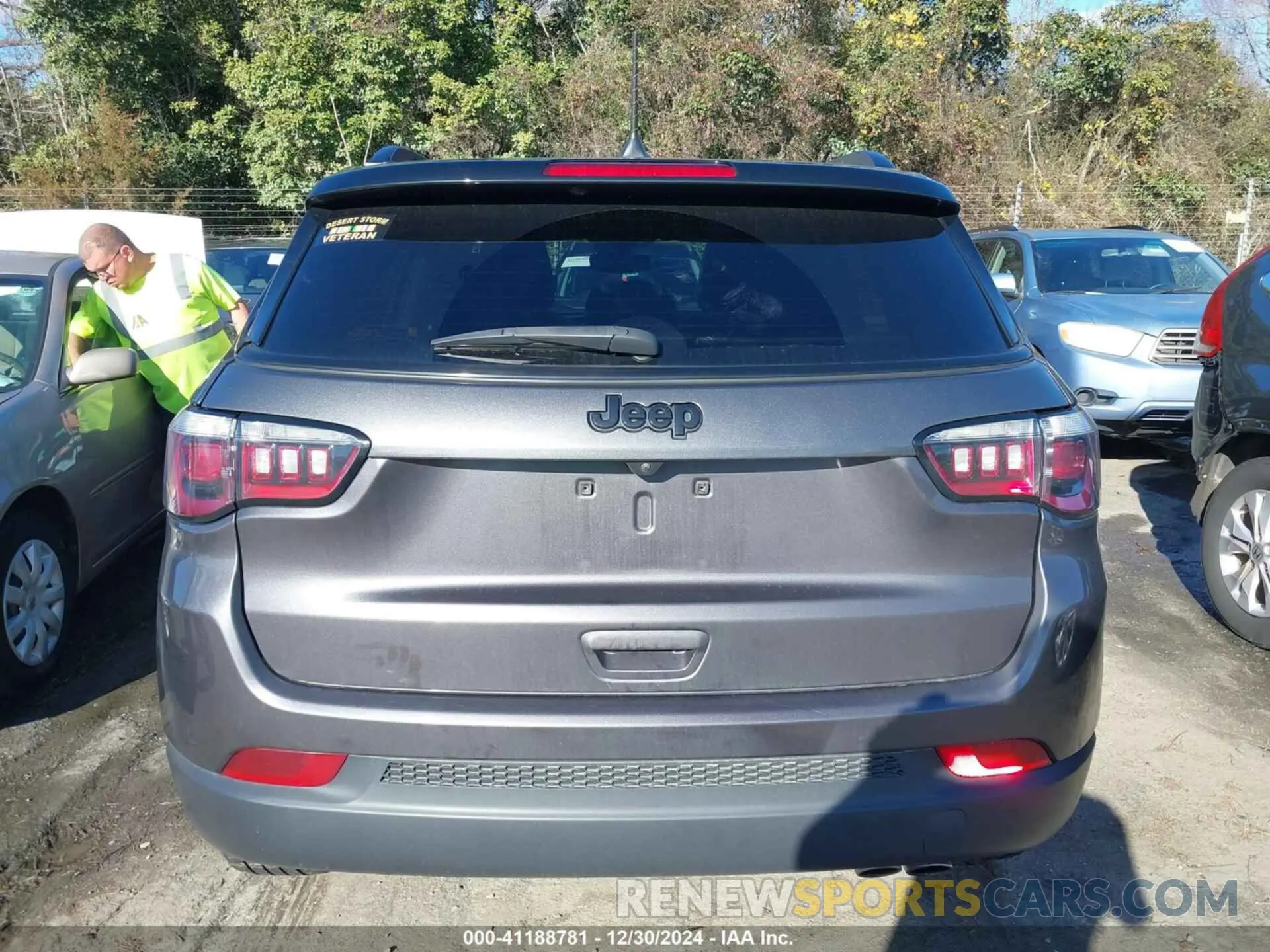 16 Photograph of a damaged car 3C4NJCBBXNT188054 JEEP COMPASS 2022