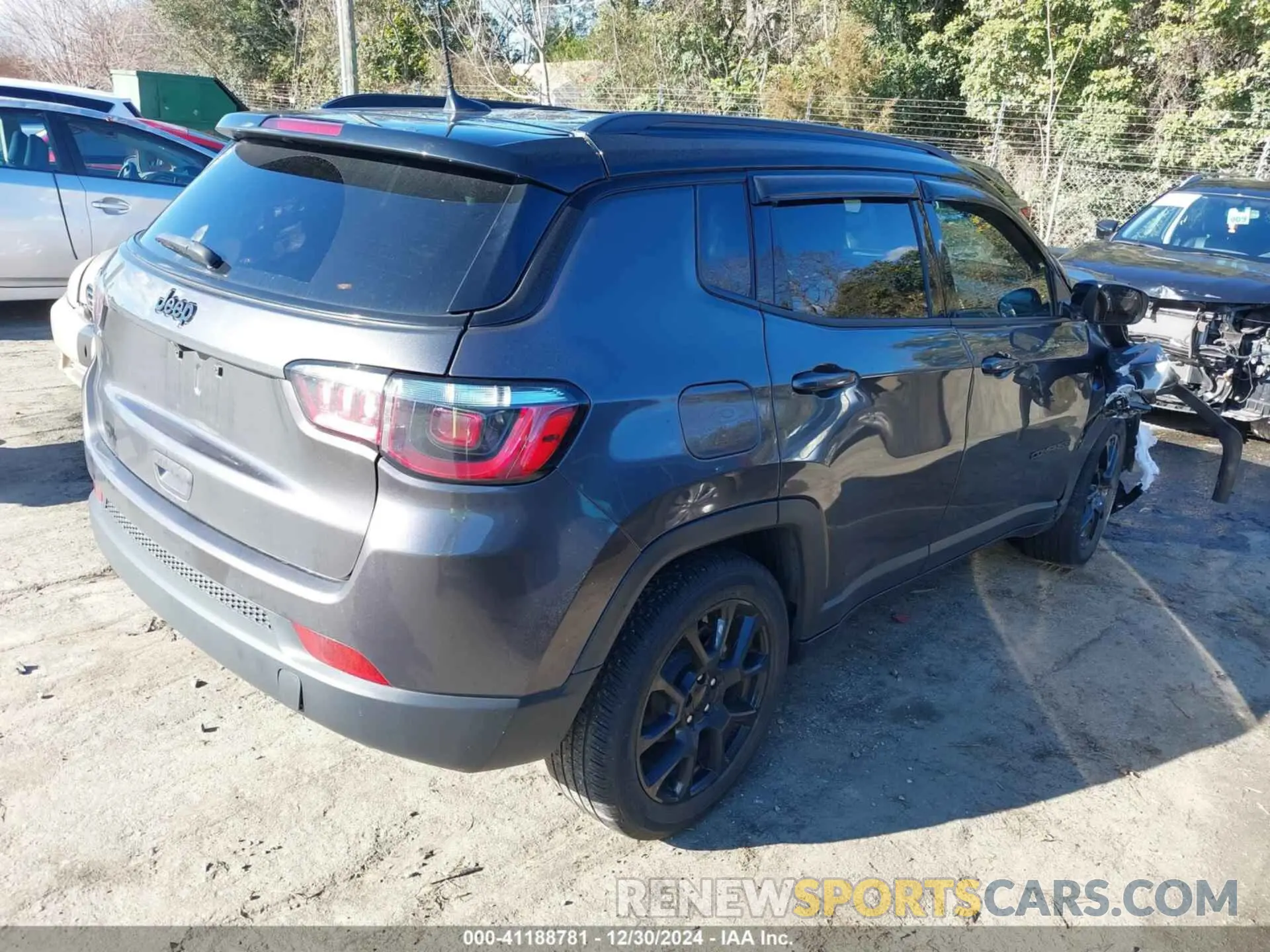 4 Photograph of a damaged car 3C4NJCBBXNT188054 JEEP COMPASS 2022