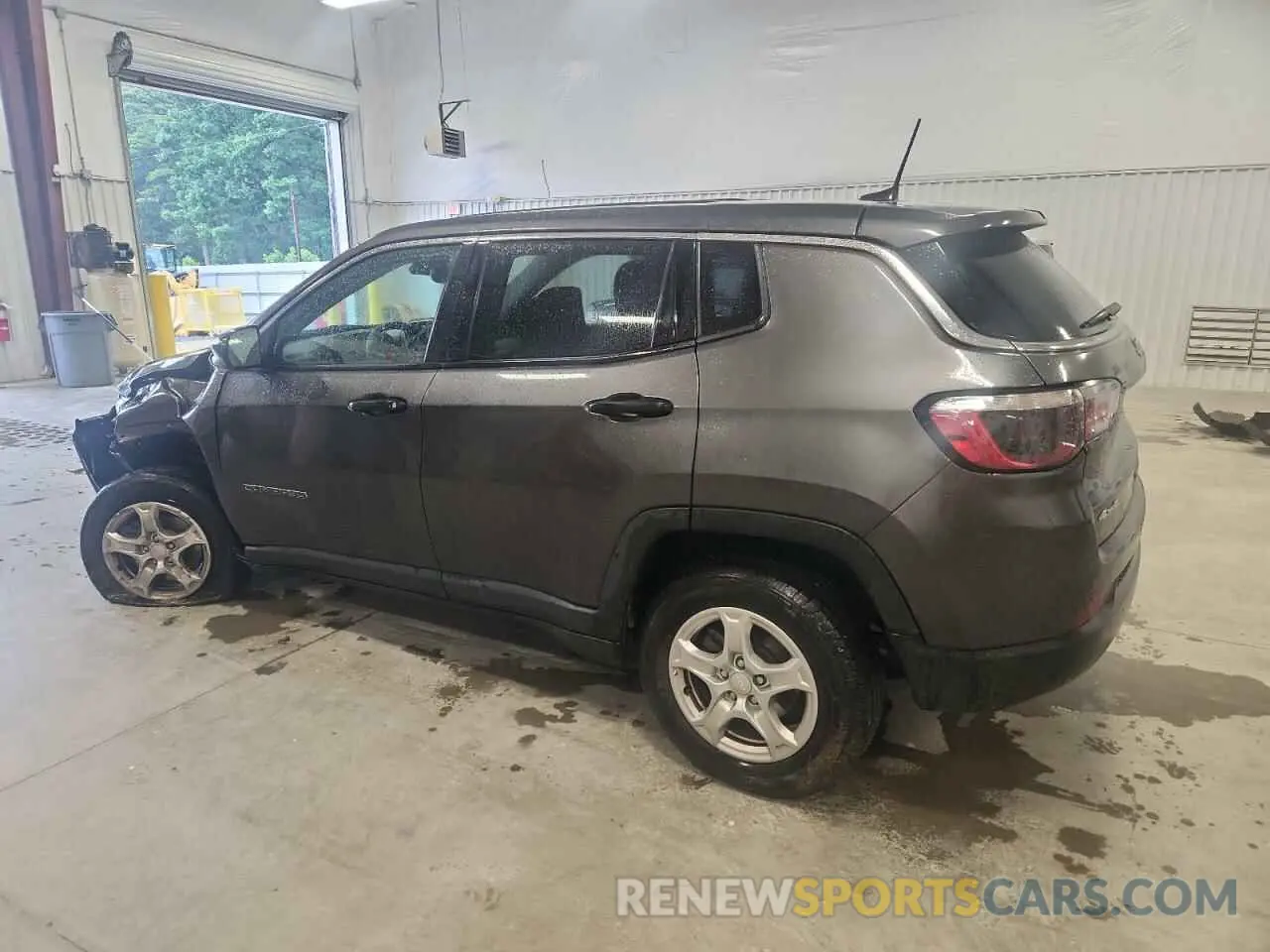 2 Photograph of a damaged car 3C4NJDAB5NT117738 JEEP COMPASS 2022
