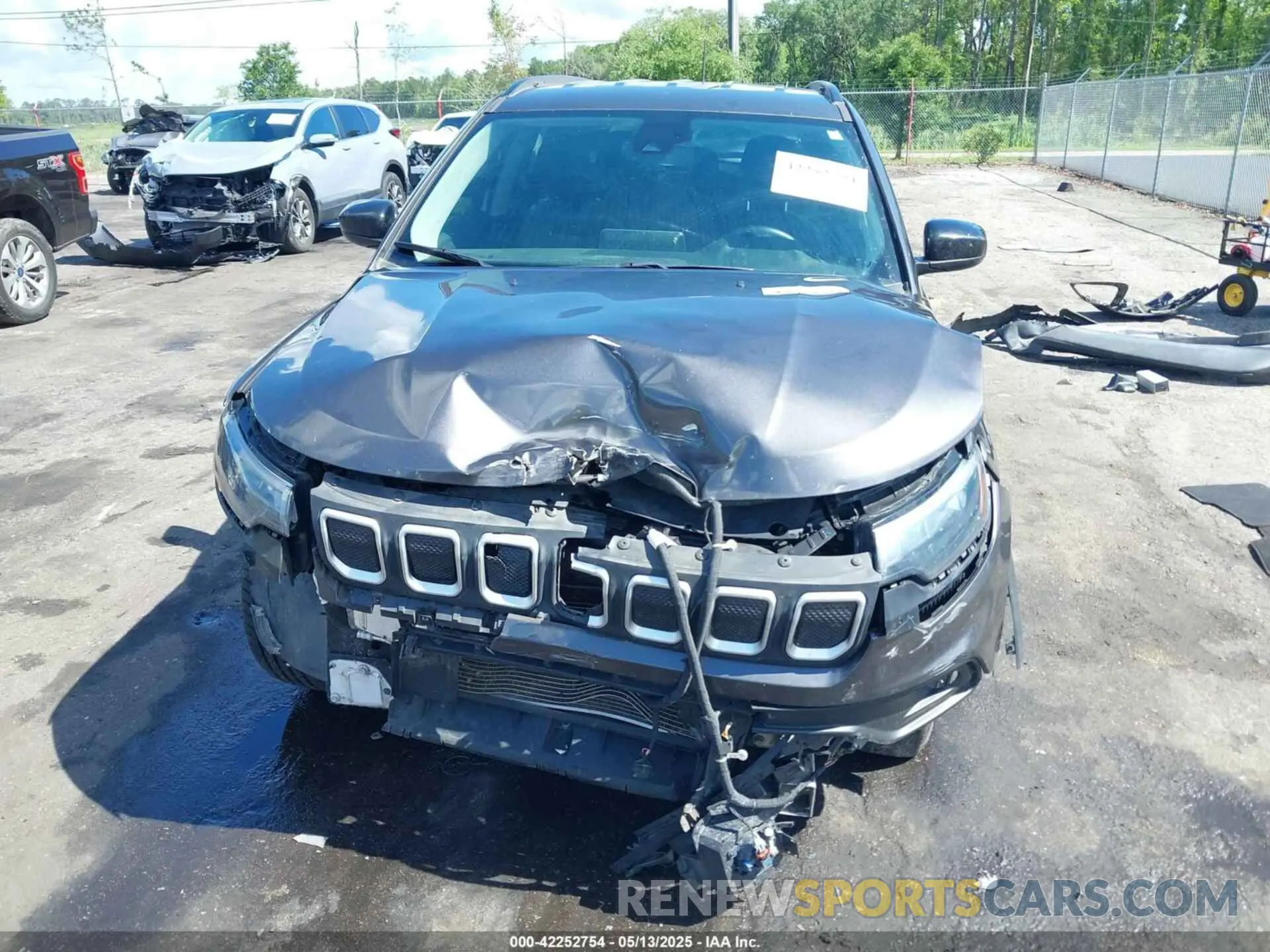 12 Photograph of a damaged car 3C4NJDBB0NT126474 JEEP COMPASS 2022
