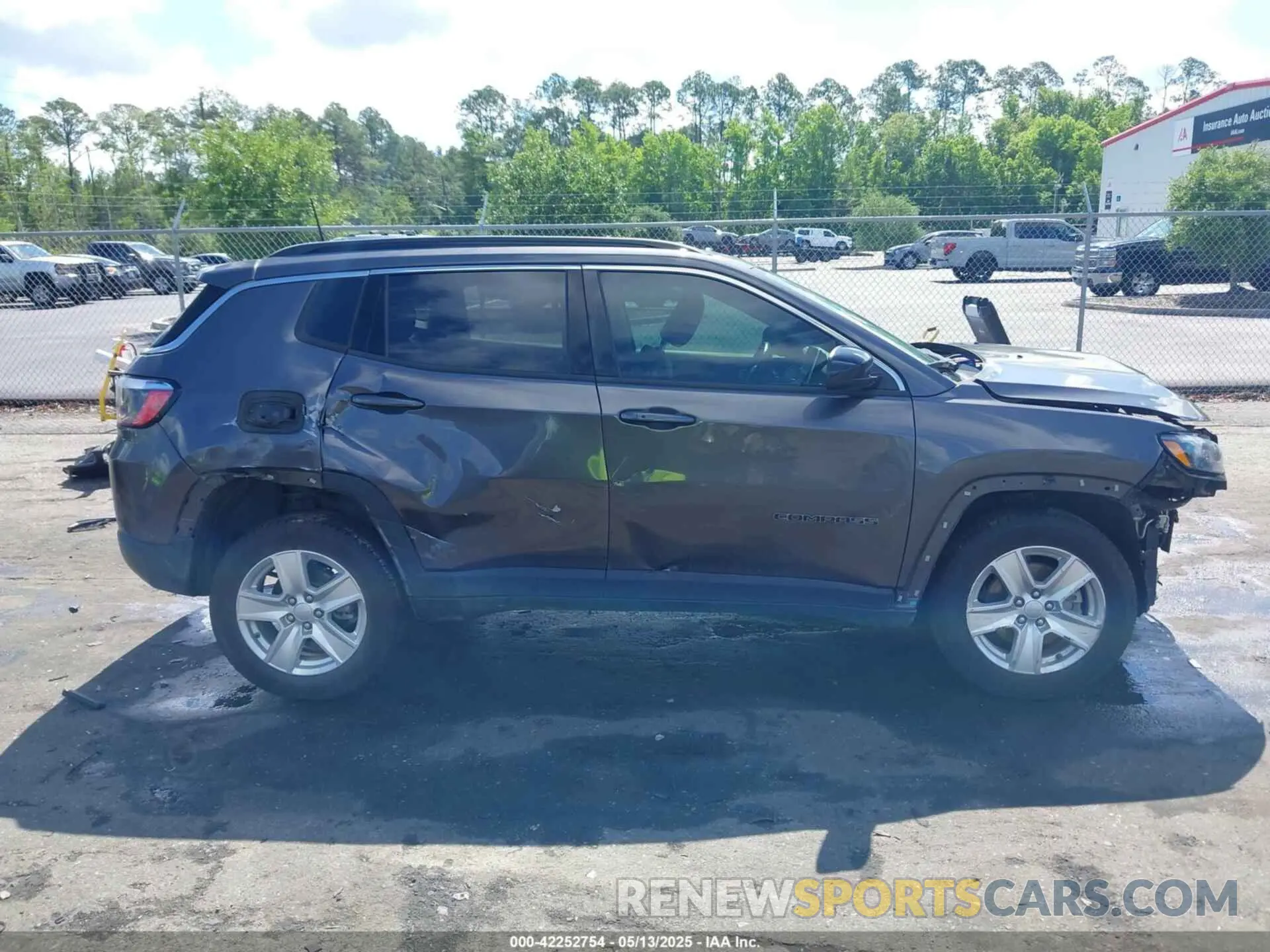 13 Photograph of a damaged car 3C4NJDBB0NT126474 JEEP COMPASS 2022
