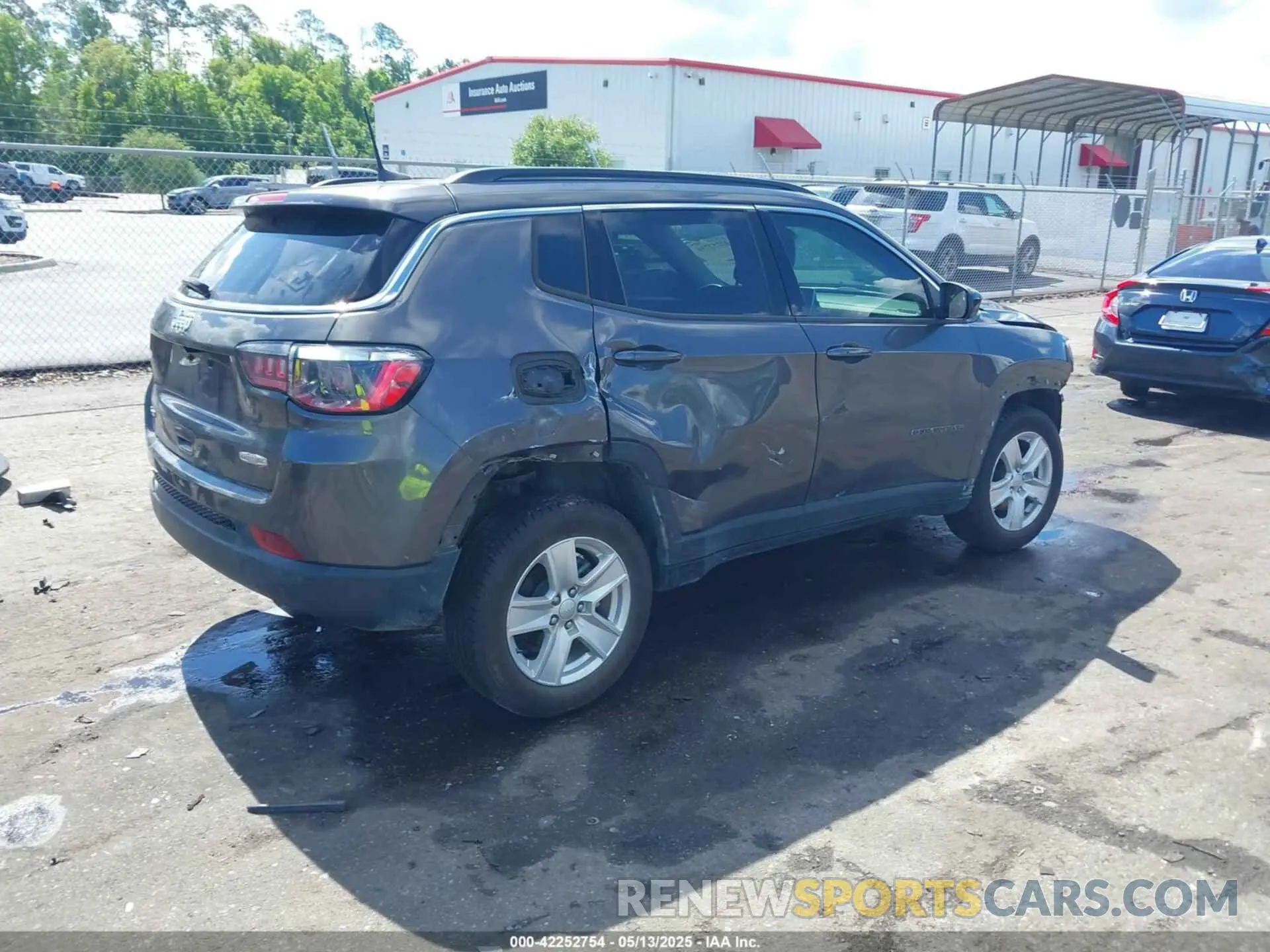 4 Photograph of a damaged car 3C4NJDBB0NT126474 JEEP COMPASS 2022