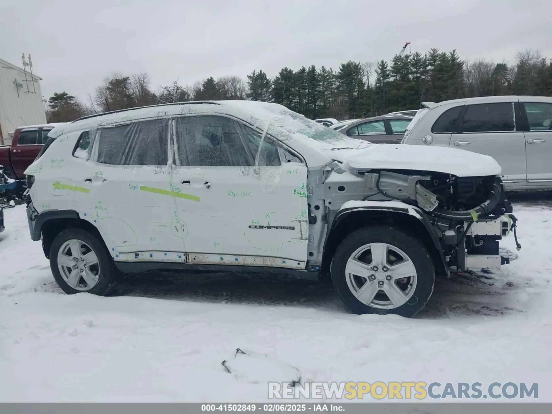 13 Photograph of a damaged car 3C4NJDBB0NT181278 JEEP COMPASS 2022