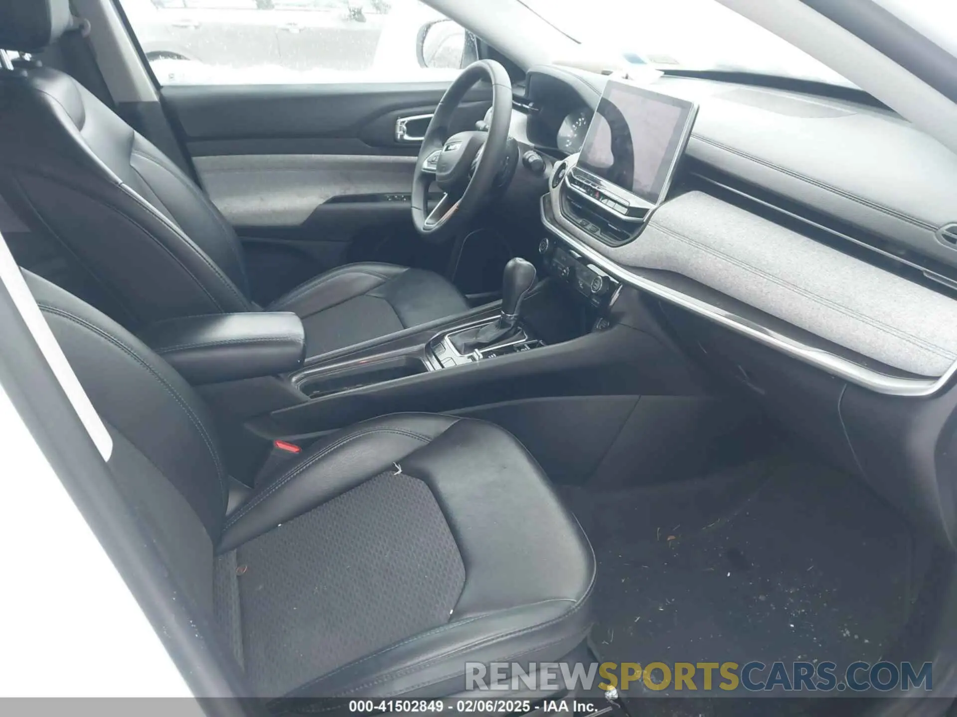 5 Photograph of a damaged car 3C4NJDBB0NT181278 JEEP COMPASS 2022