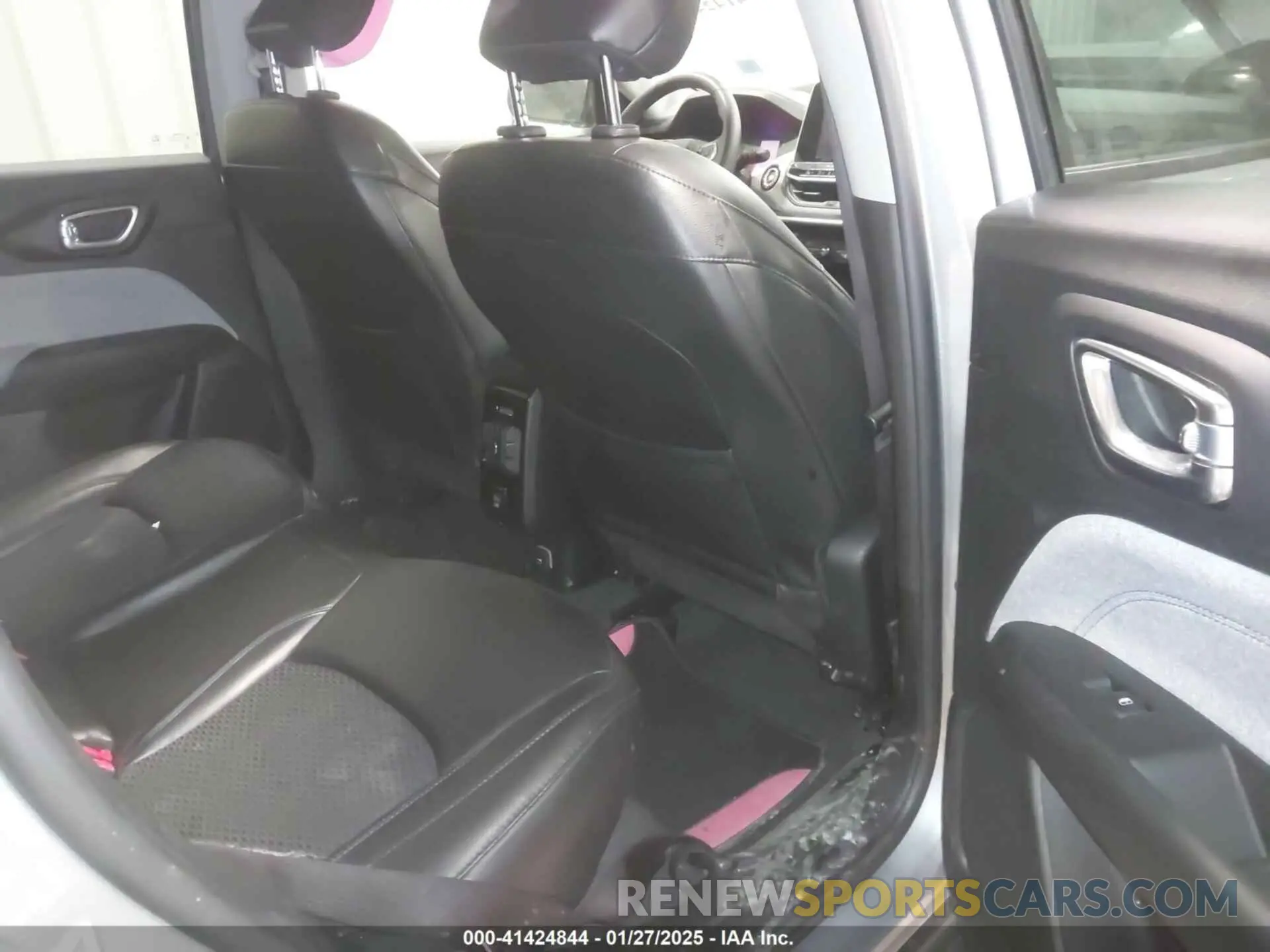 8 Photograph of a damaged car 3C4NJDBB1NT164537 JEEP COMPASS 2022