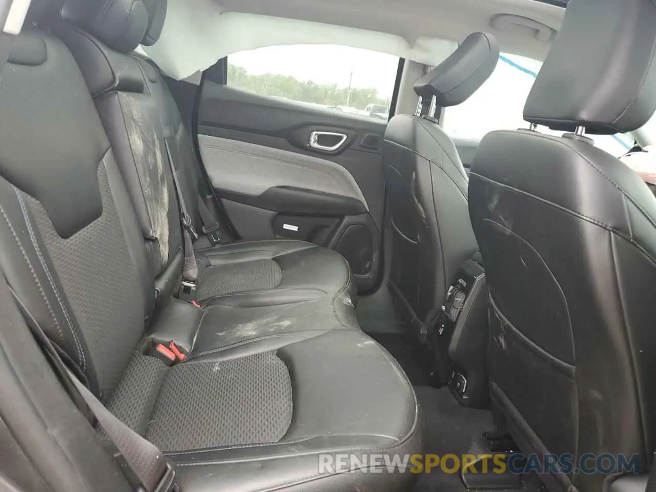11 Photograph of a damaged car 3C4NJDBB2NT124371 JEEP COMPASS 2022