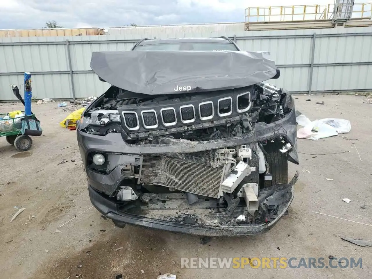 5 Photograph of a damaged car 3C4NJDBB2NT124371 JEEP COMPASS 2022