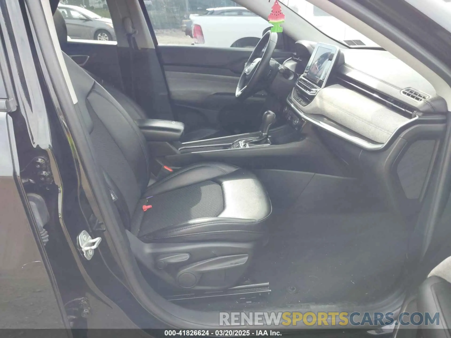 5 Photograph of a damaged car 3C4NJDBB2NT135824 JEEP COMPASS 2022