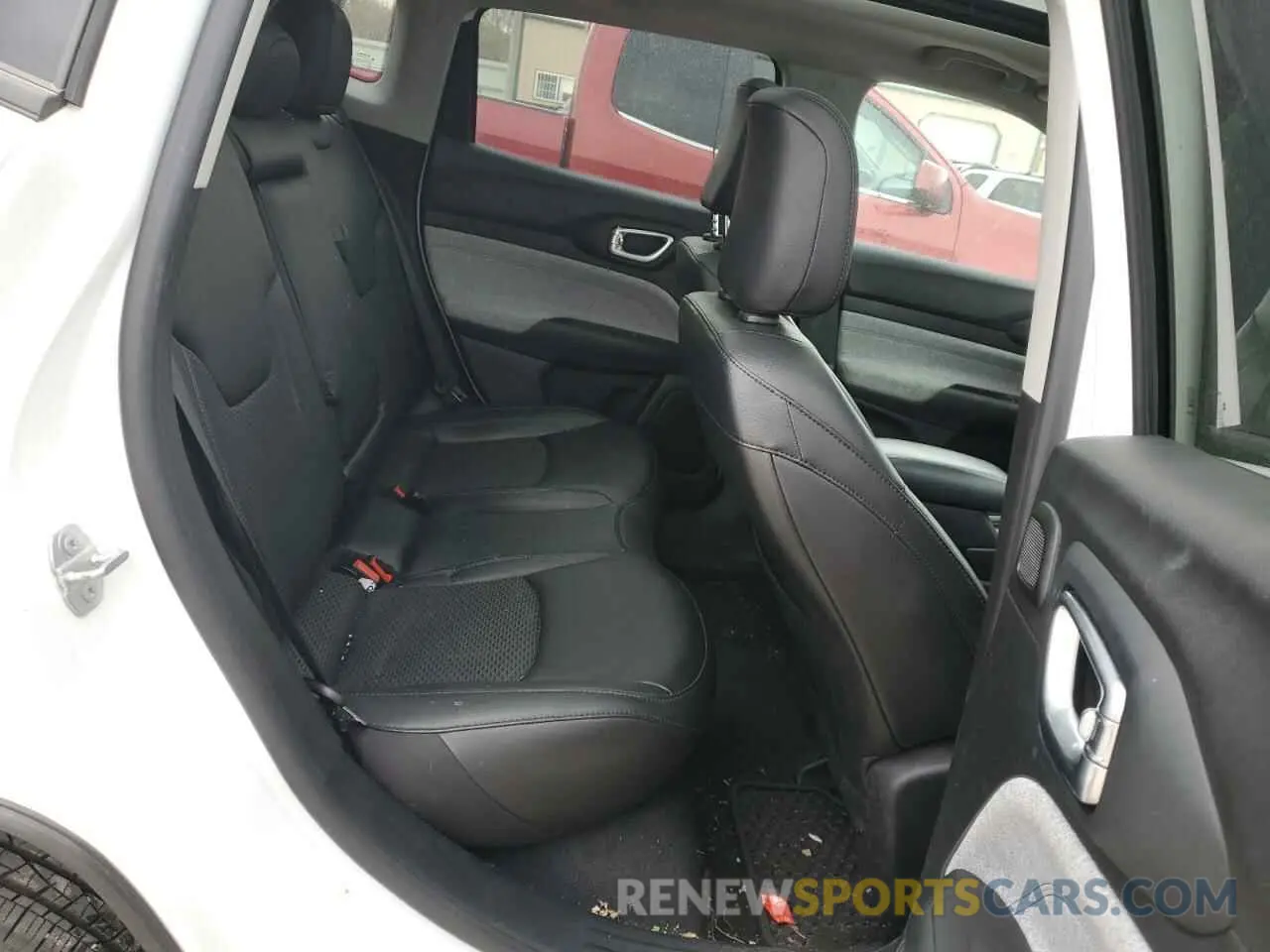 10 Photograph of a damaged car 3C4NJDBB2NT169942 JEEP COMPASS 2022