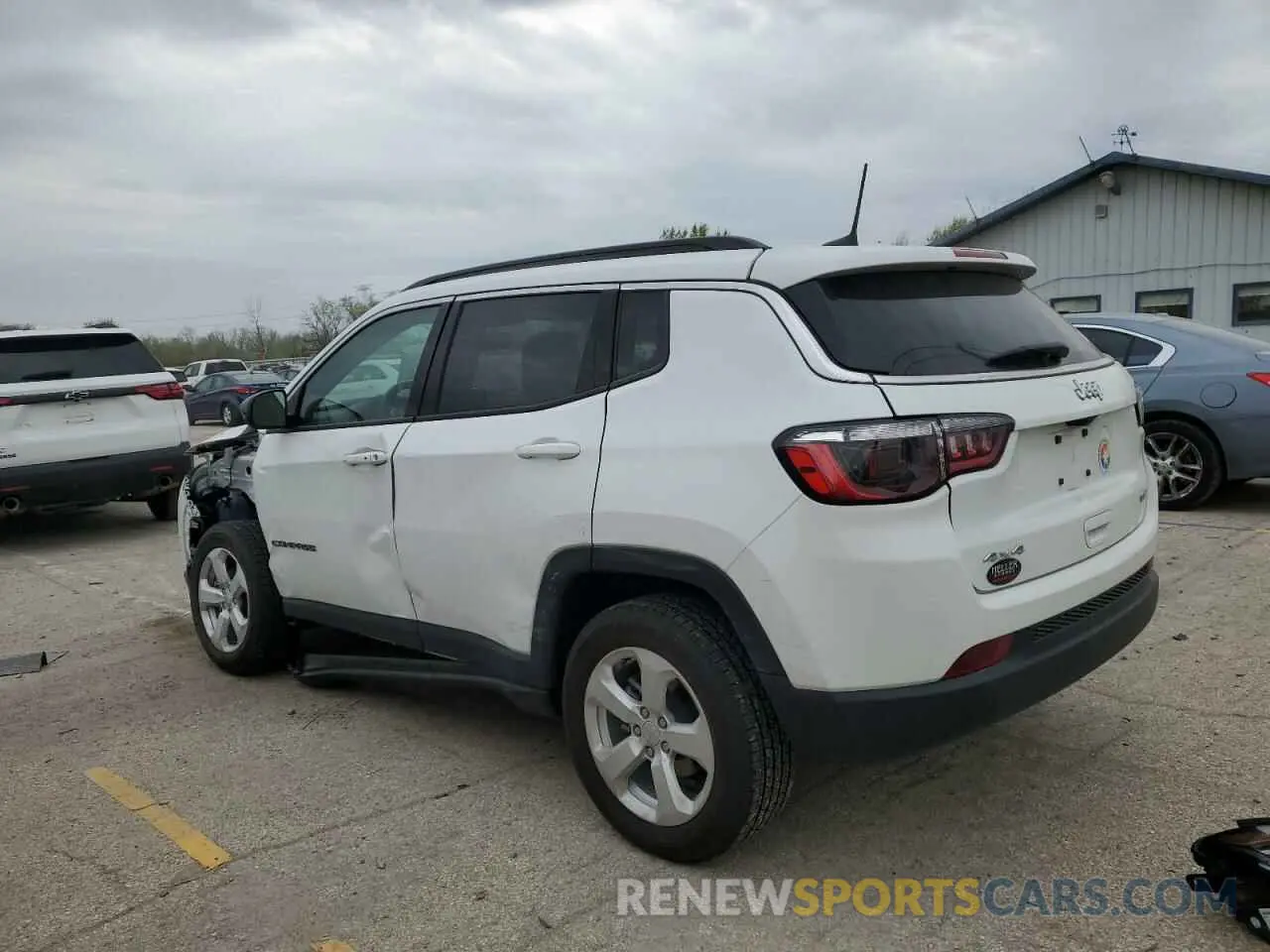 2 Photograph of a damaged car 3C4NJDBB2NT169942 JEEP COMPASS 2022