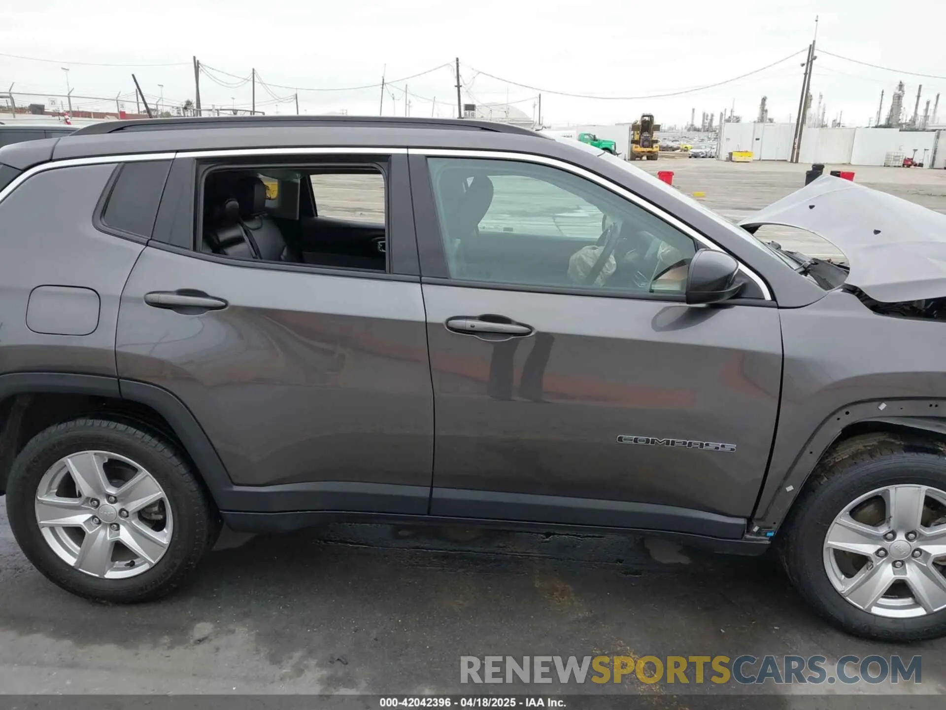 13 Photograph of a damaged car 3C4NJDBB2NT176163 JEEP COMPASS 2022