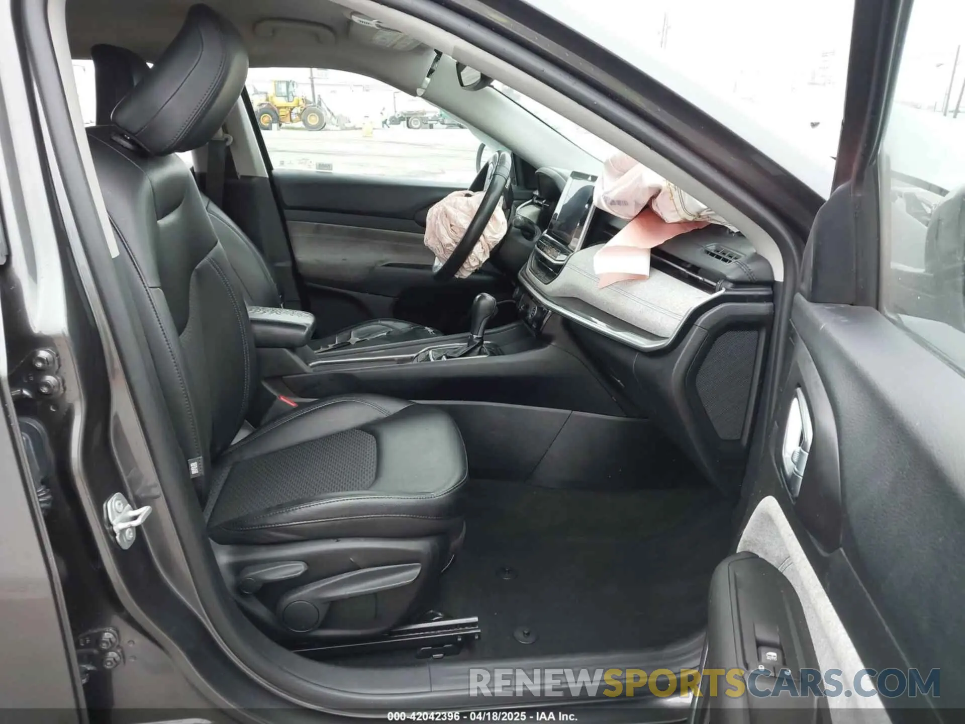 5 Photograph of a damaged car 3C4NJDBB2NT176163 JEEP COMPASS 2022