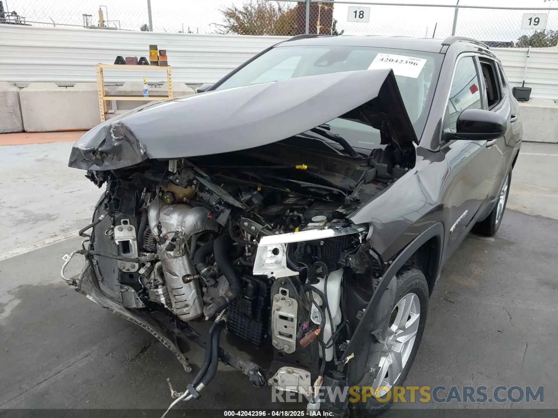 6 Photograph of a damaged car 3C4NJDBB2NT176163 JEEP COMPASS 2022