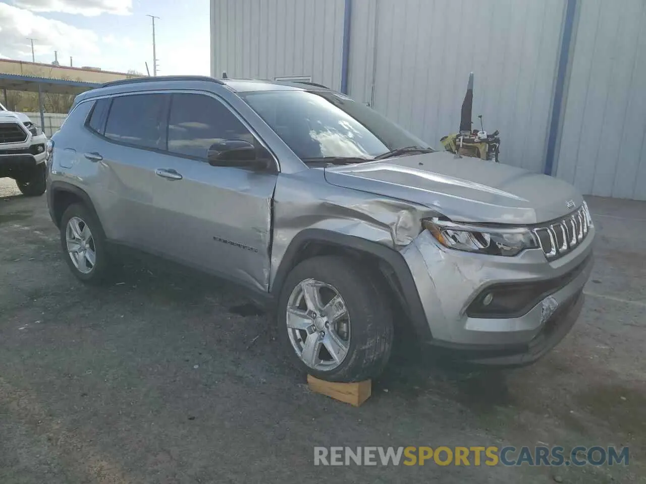 4 Photograph of a damaged car 3C4NJDBB2NT181394 JEEP COMPASS 2022