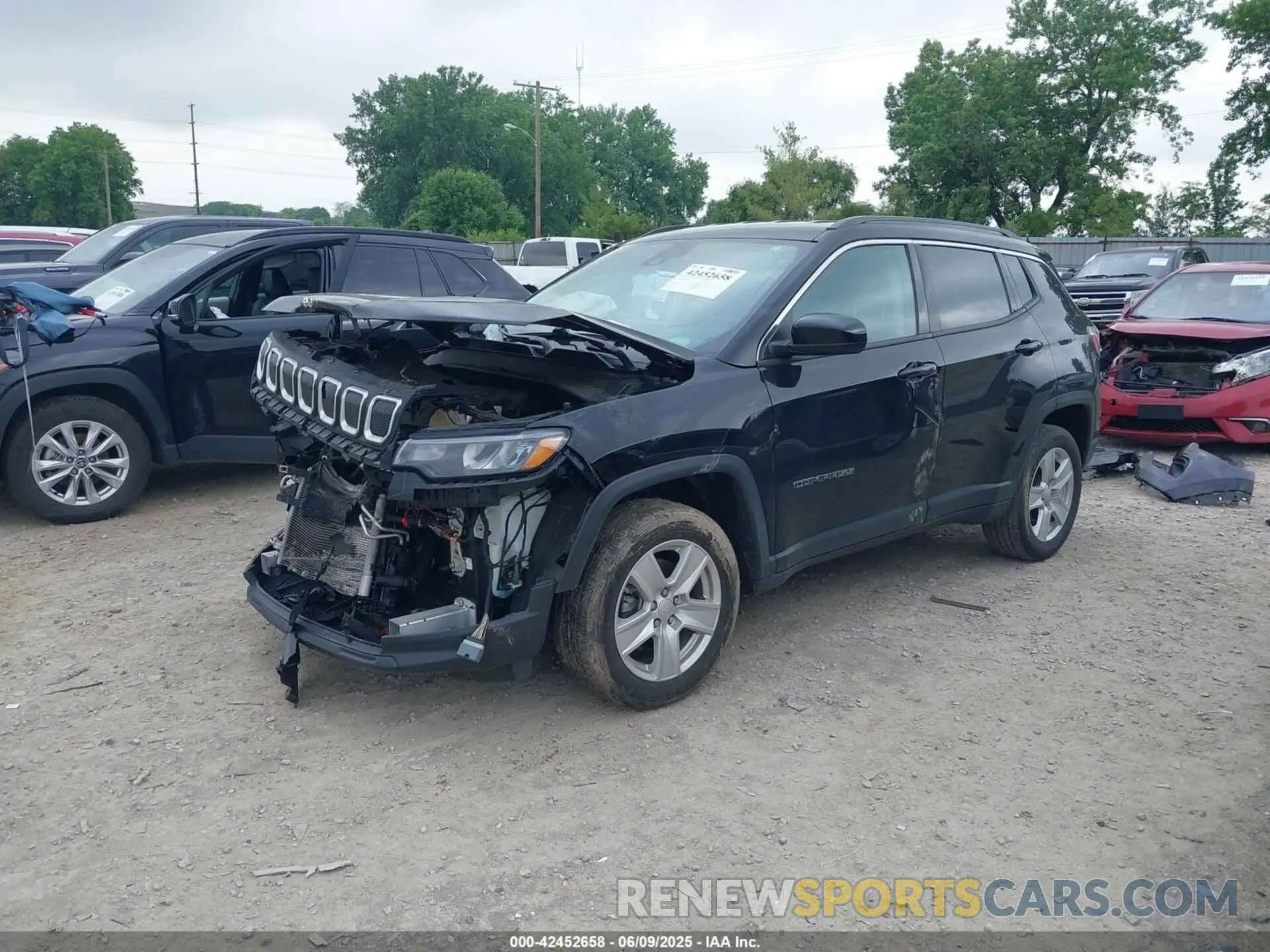 2 Photograph of a damaged car 3C4NJDBB3NT113332 JEEP COMPASS 2022