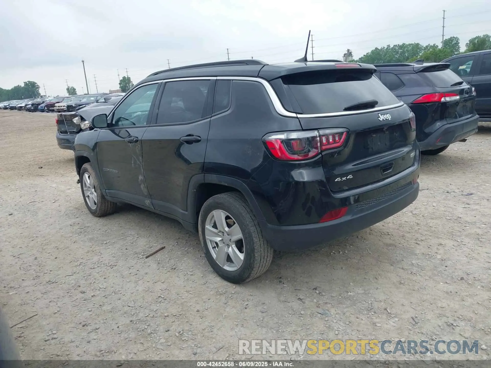 3 Photograph of a damaged car 3C4NJDBB3NT113332 JEEP COMPASS 2022