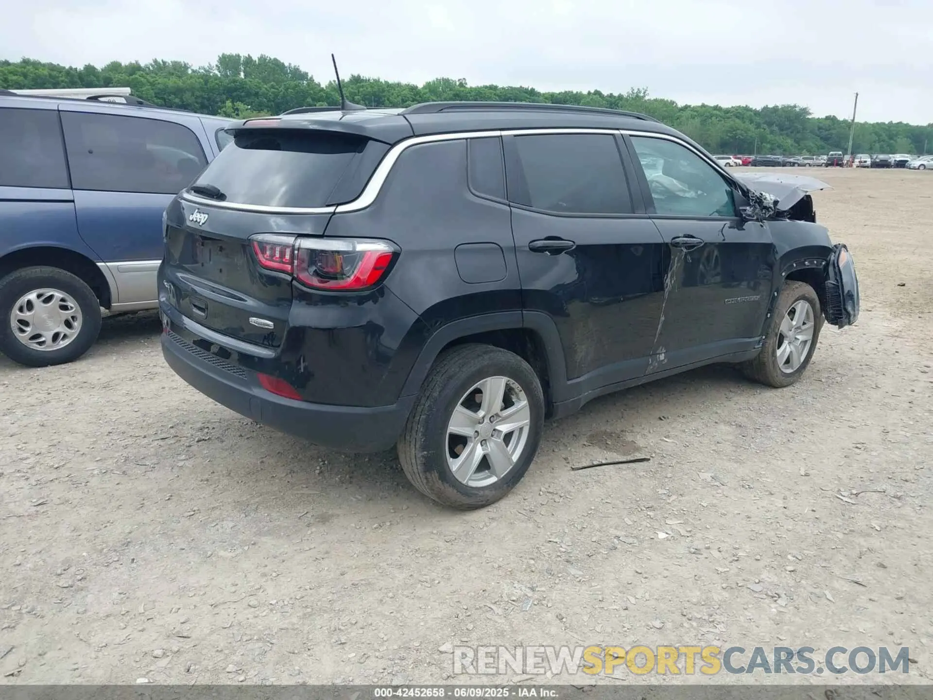 4 Photograph of a damaged car 3C4NJDBB3NT113332 JEEP COMPASS 2022