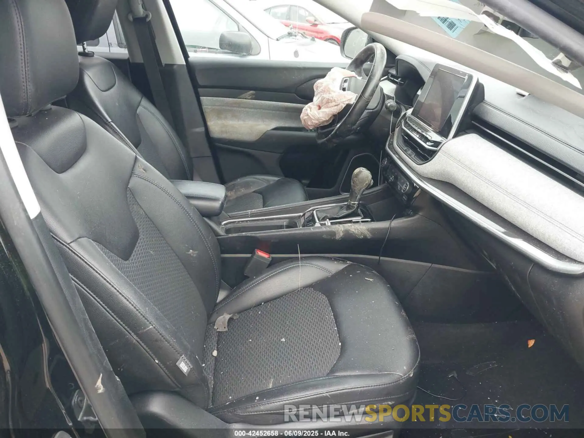 5 Photograph of a damaged car 3C4NJDBB3NT113332 JEEP COMPASS 2022