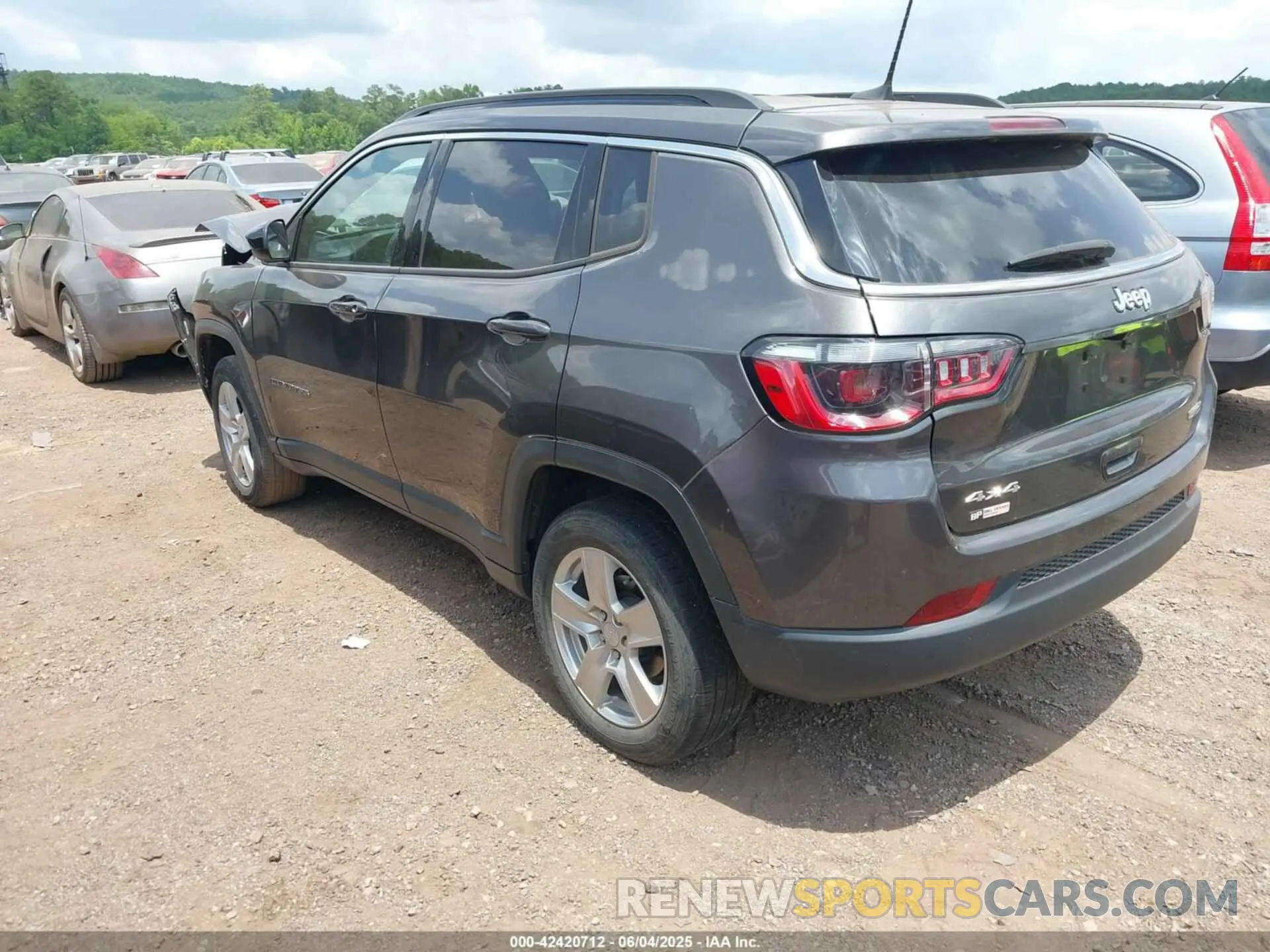 3 Photograph of a damaged car 3C4NJDBB3NT147304 JEEP COMPASS 2022