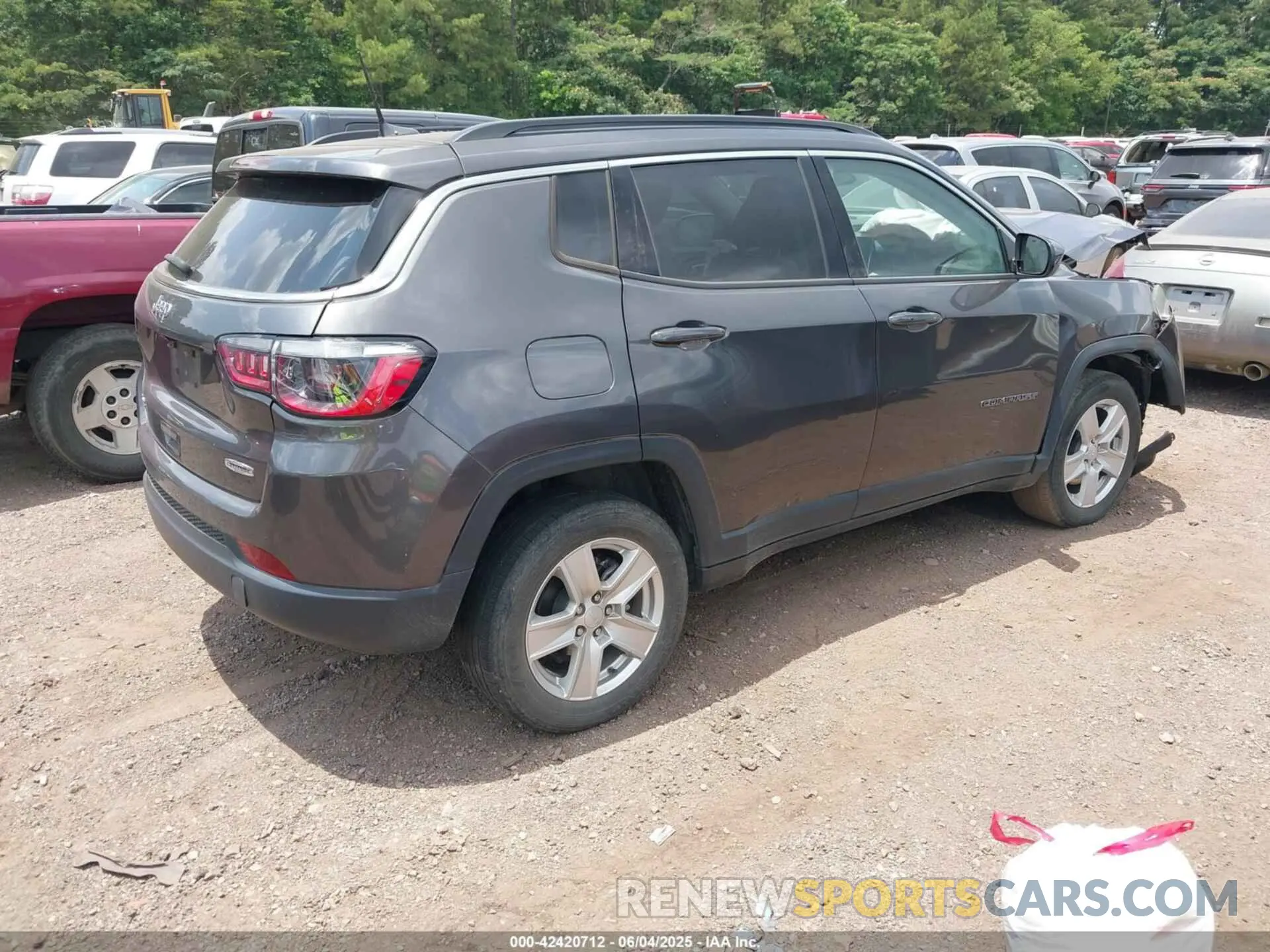 4 Photograph of a damaged car 3C4NJDBB3NT147304 JEEP COMPASS 2022