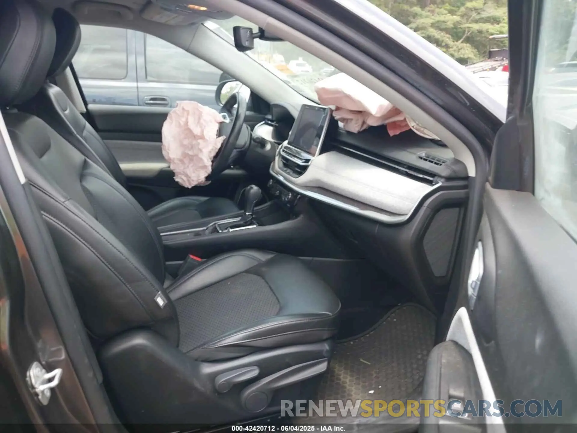 5 Photograph of a damaged car 3C4NJDBB3NT147304 JEEP COMPASS 2022