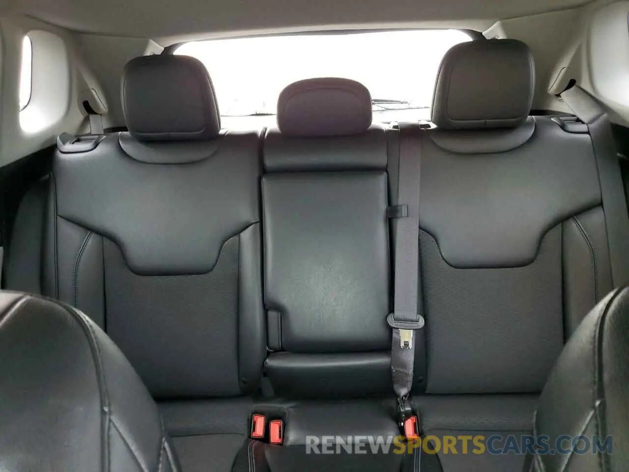 10 Photograph of a damaged car 3C4NJDBB4NT118720 JEEP COMPASS 2022