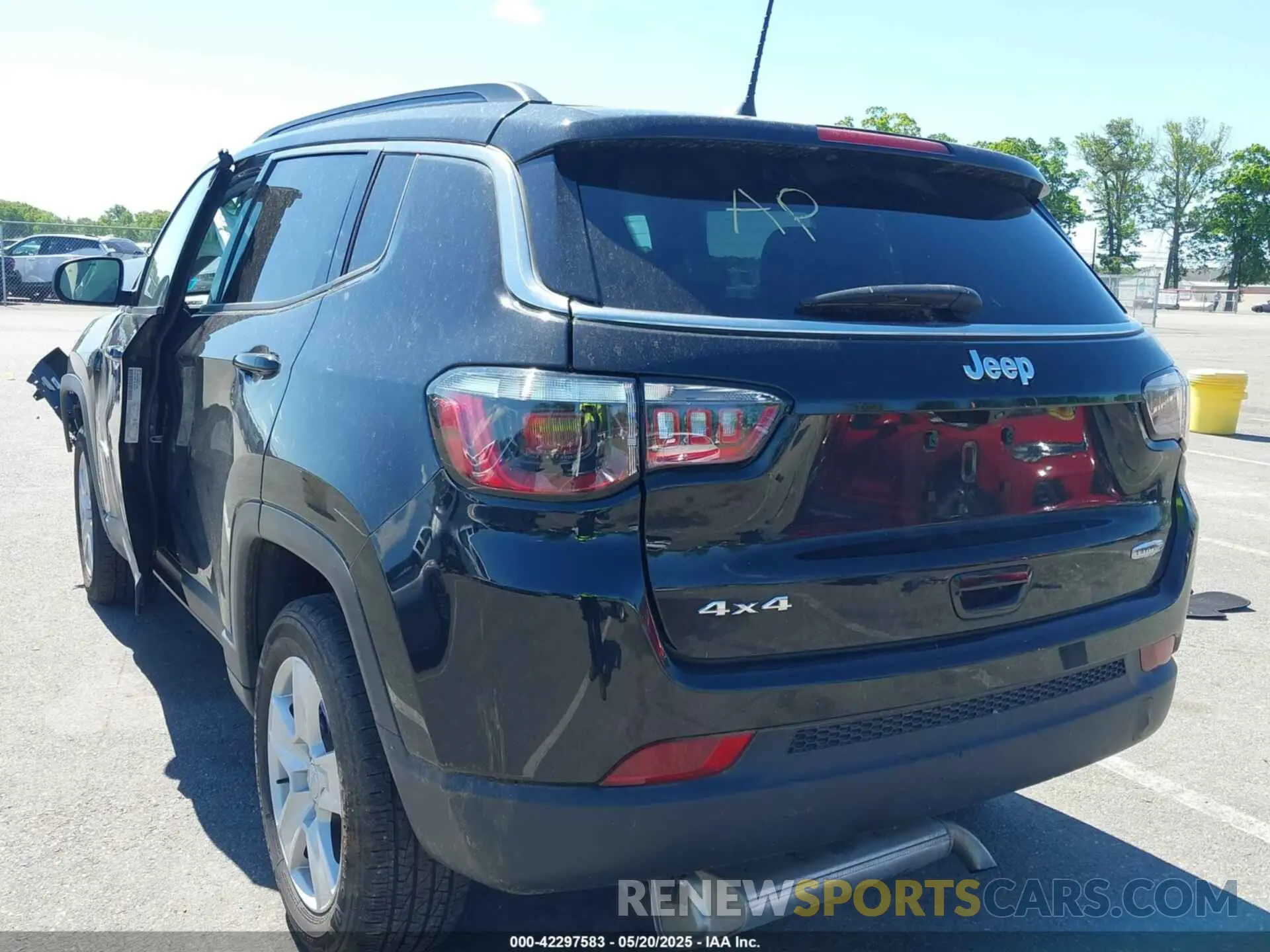 3 Photograph of a damaged car 3C4NJDBB4NT151989 JEEP COMPASS 2022