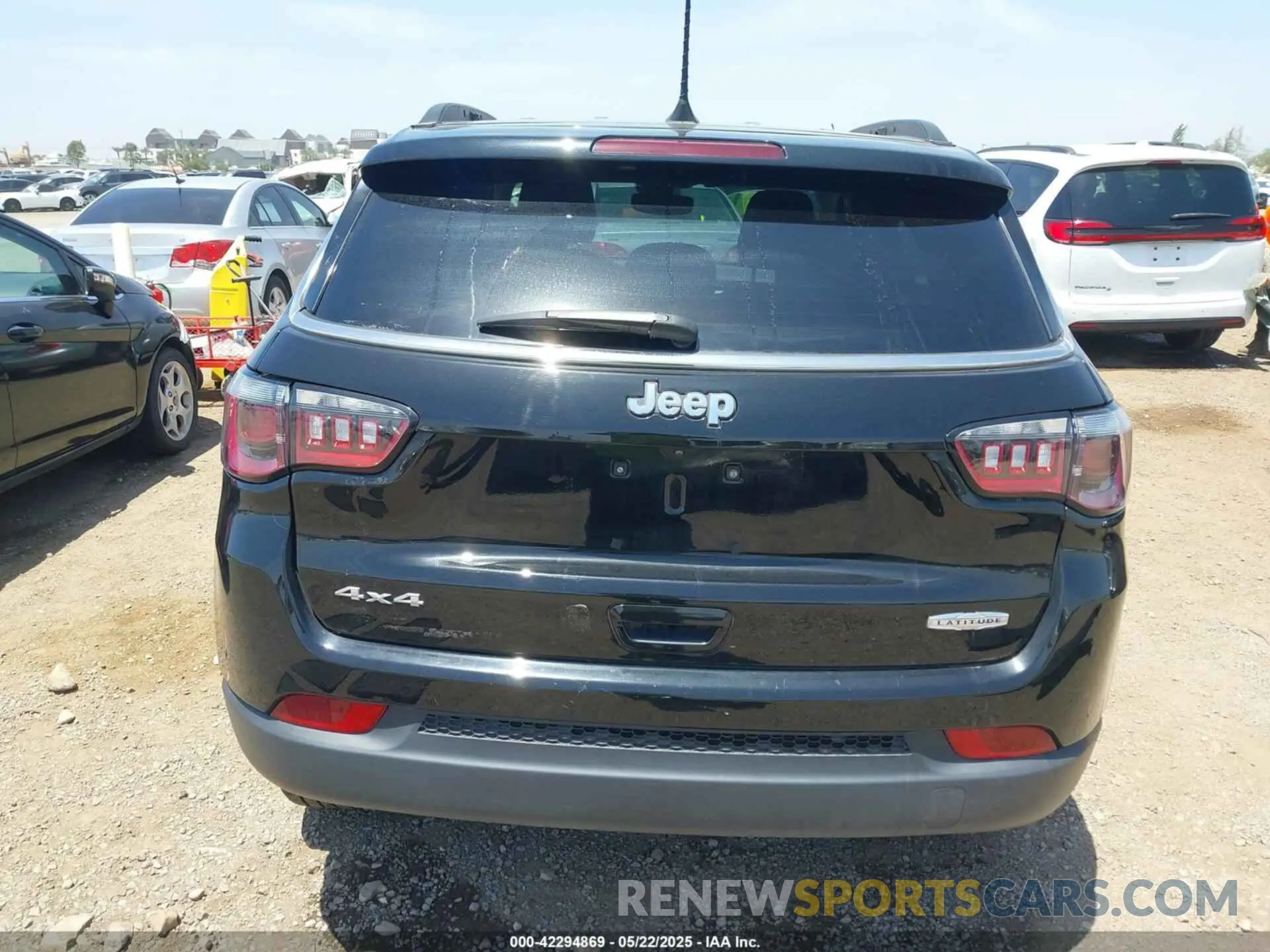 17 Photograph of a damaged car 3C4NJDBB4NT216159 JEEP COMPASS 2022