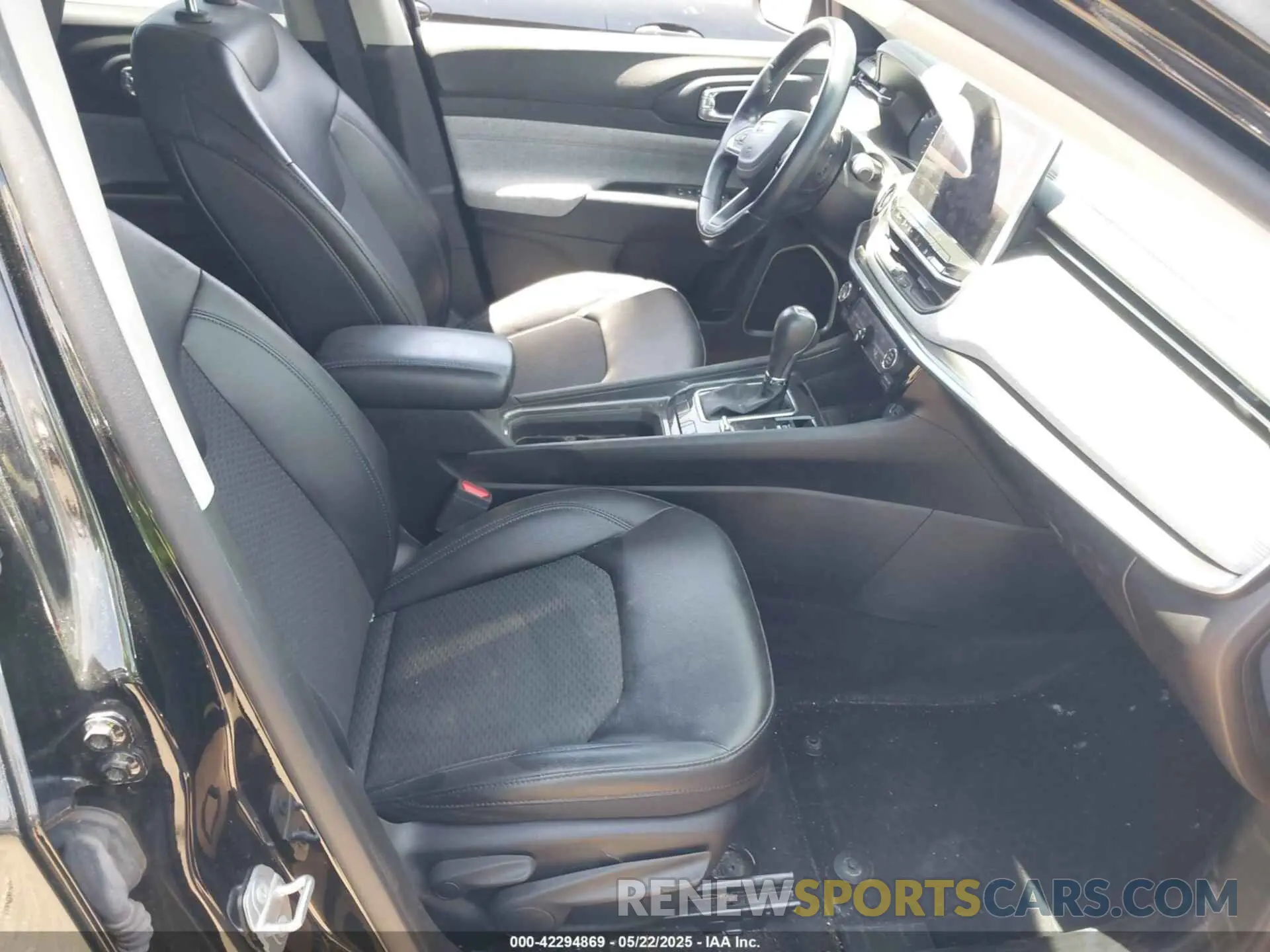 5 Photograph of a damaged car 3C4NJDBB4NT216159 JEEP COMPASS 2022
